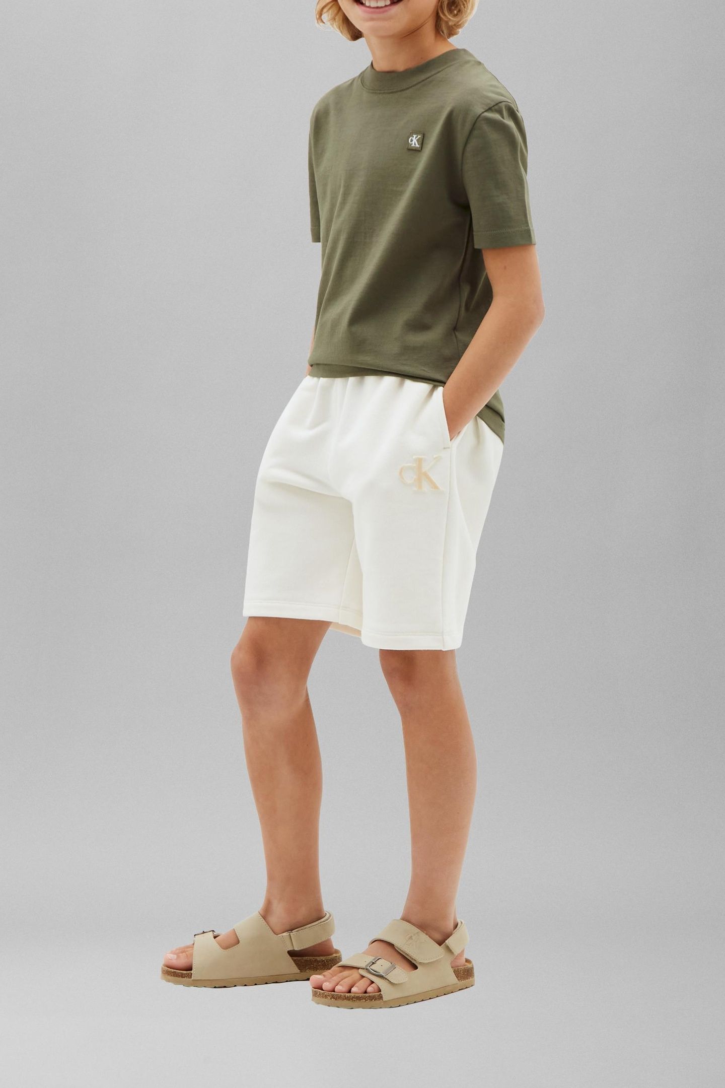 UNISEX MINI BADGE REGULAR T-SHIRT DUSTY OLIVE 3