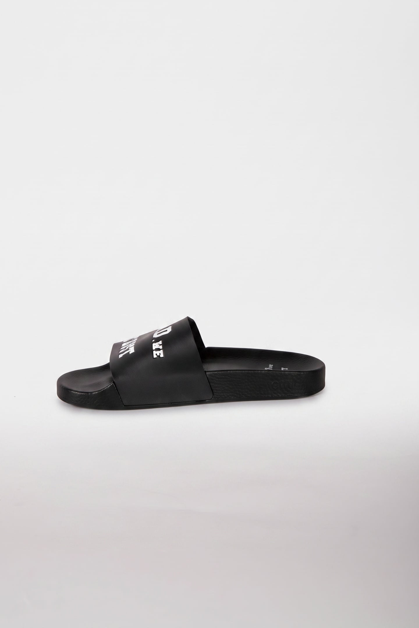 SLIPPER BLACK 2