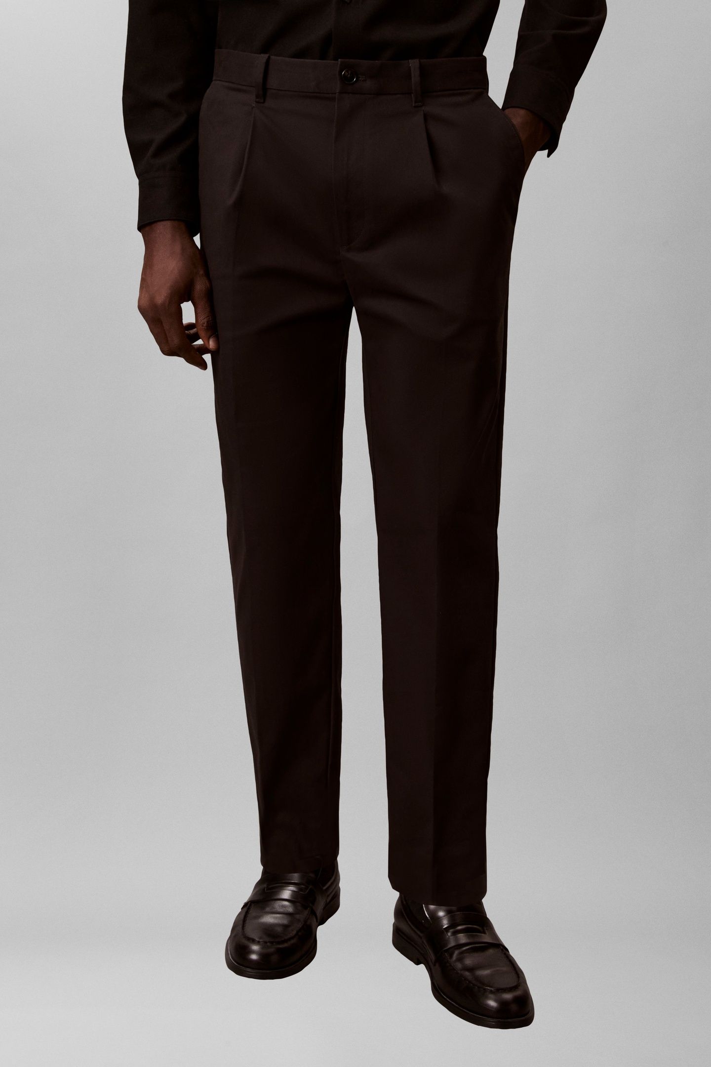 TAPERED STRETCH SATEEN CHINO TROUSERS BLACK 5