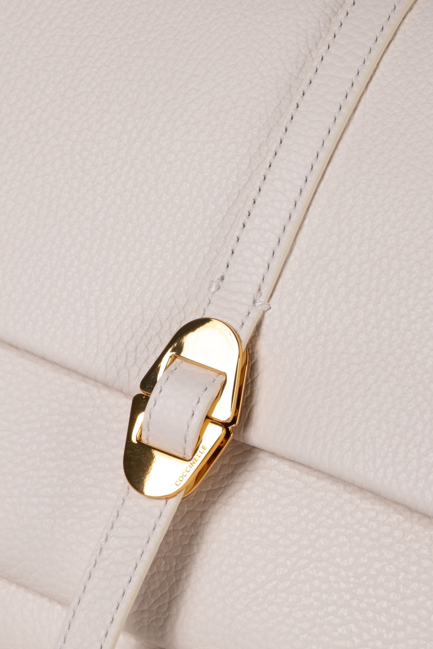 COCCINELLEDORIAN BLANCO 4