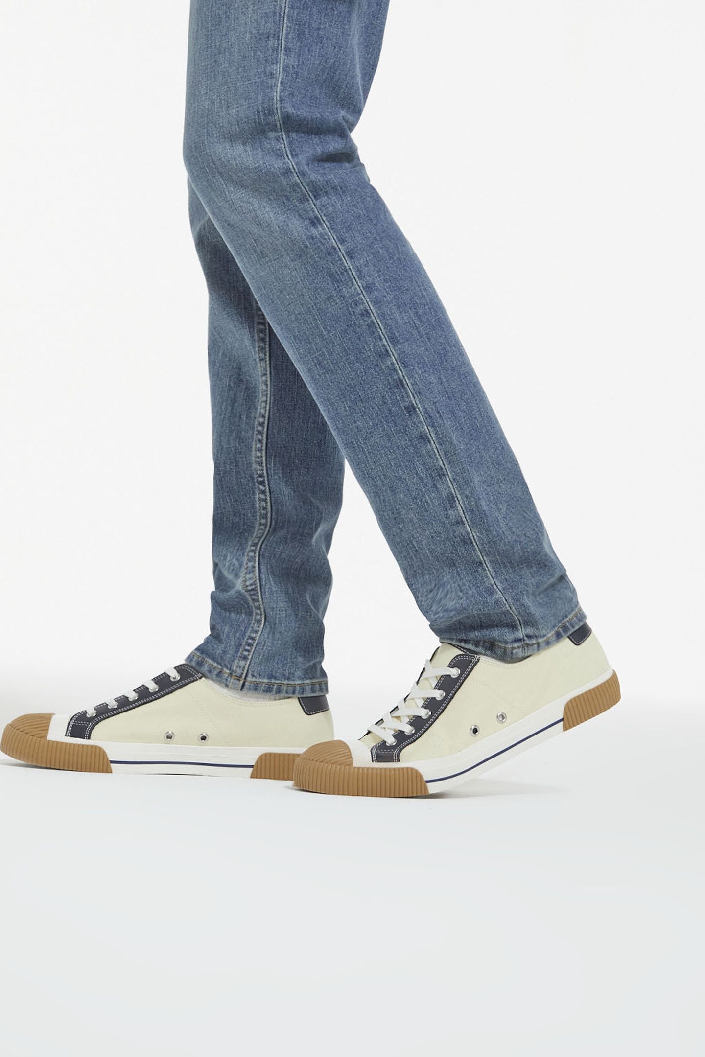 UNISEX LOW-TOP CANVAS SNEAKERS WITH LEATHER INLAYS ECRU 2
