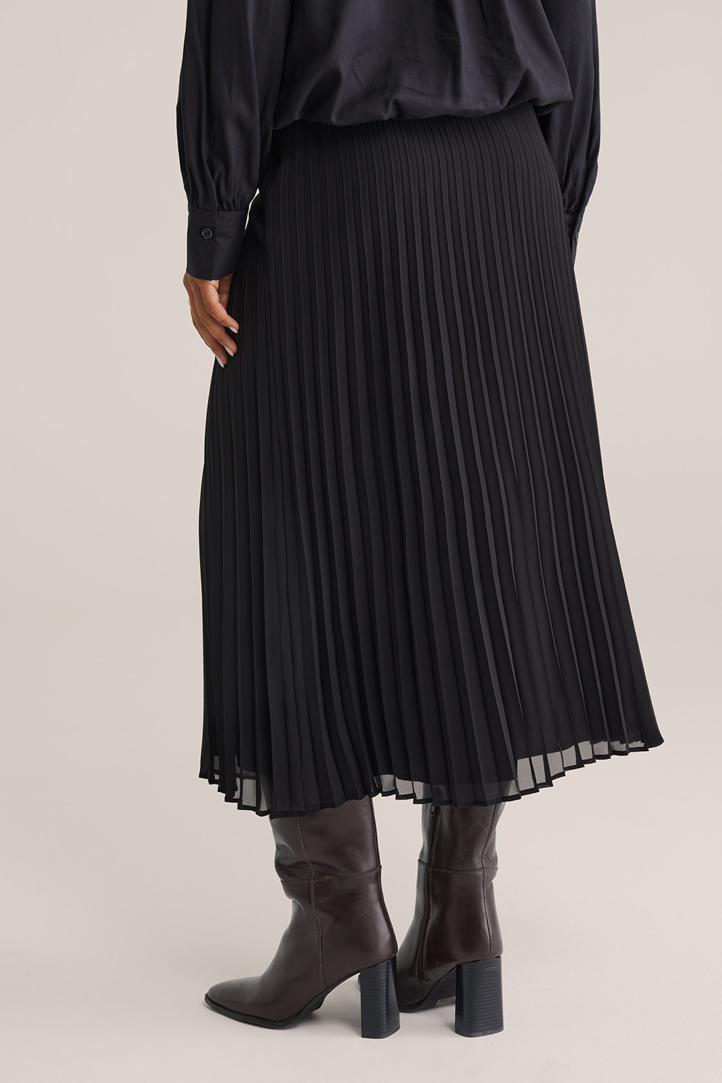 SKIRT MEDIUM LENGTH BLACK 3