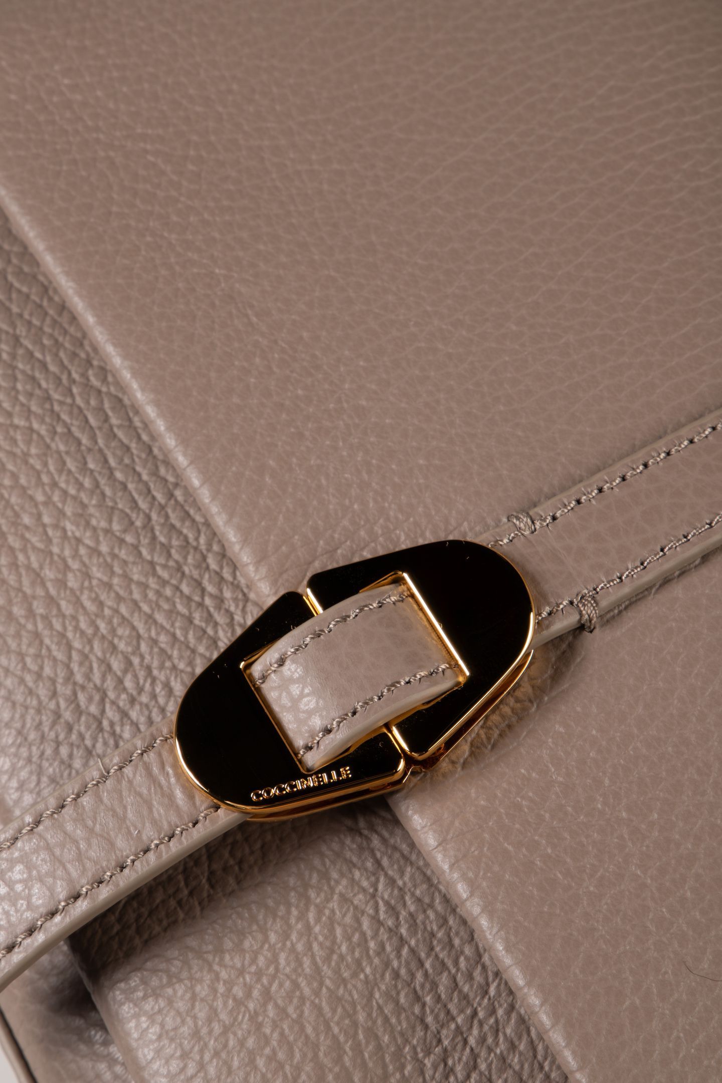 COCCINELLEDORIAN WARM TAUPE 4