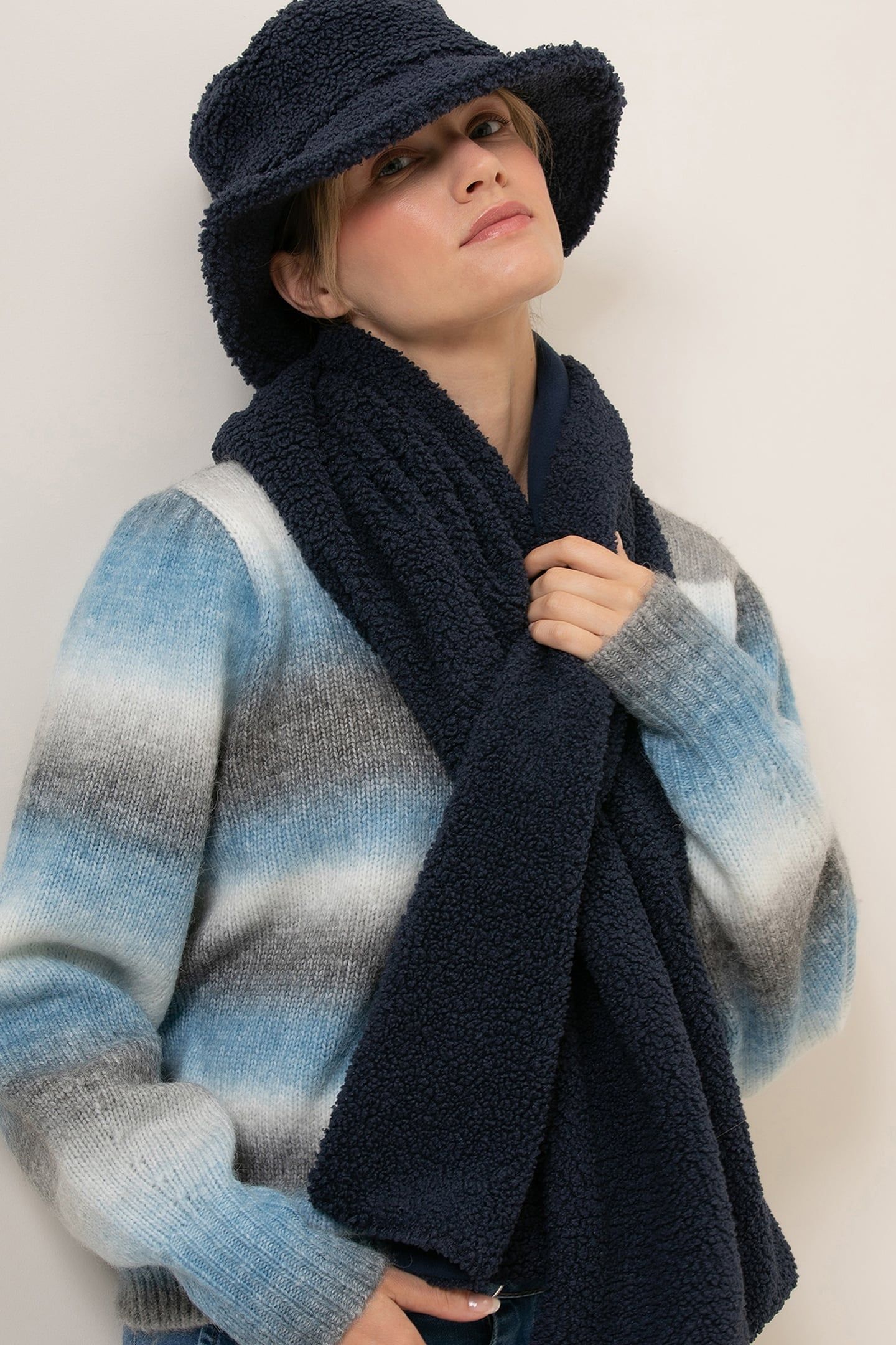 SHERPA SCARF NAVY 1