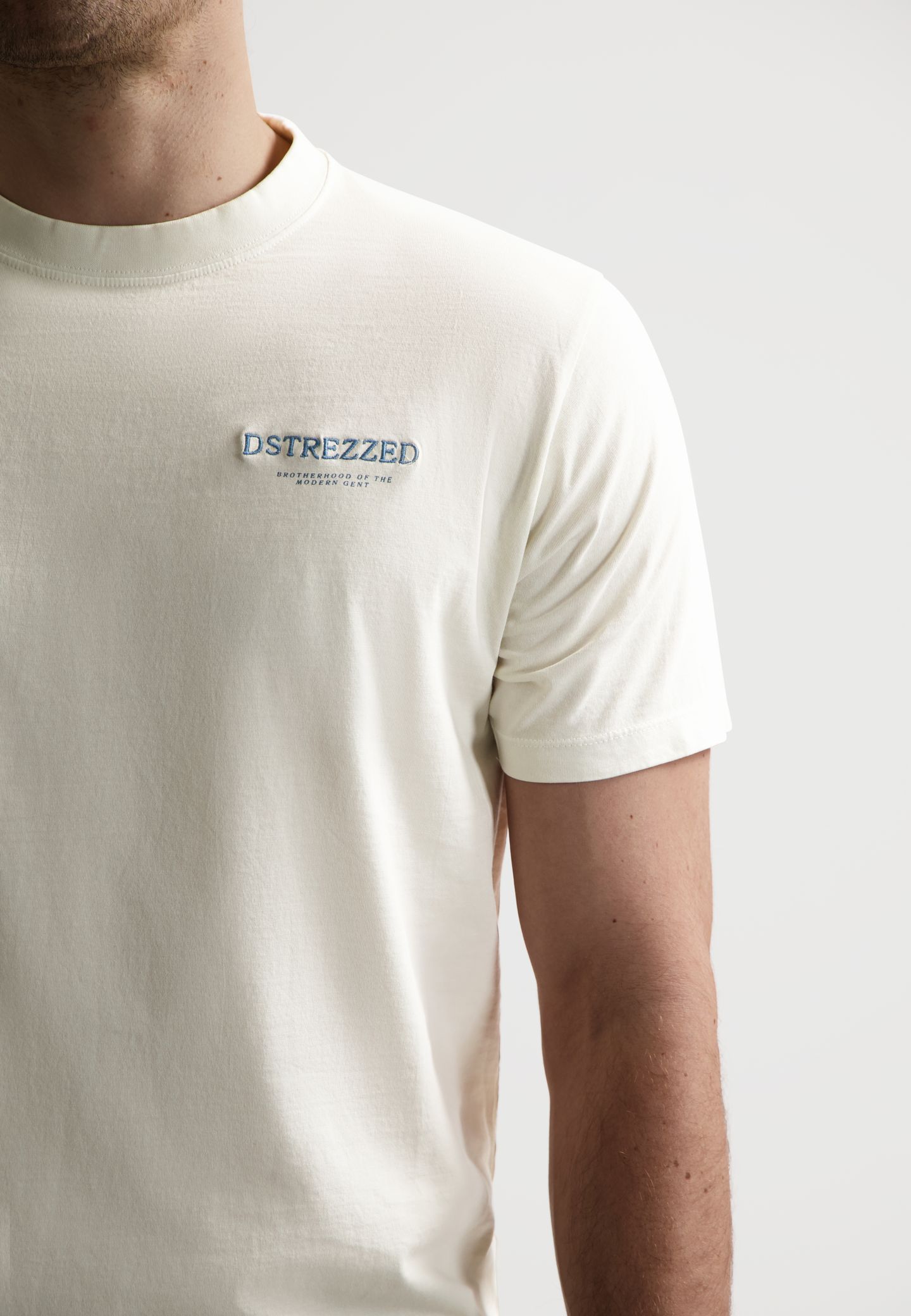 NICKOLAS TEE SAND 4