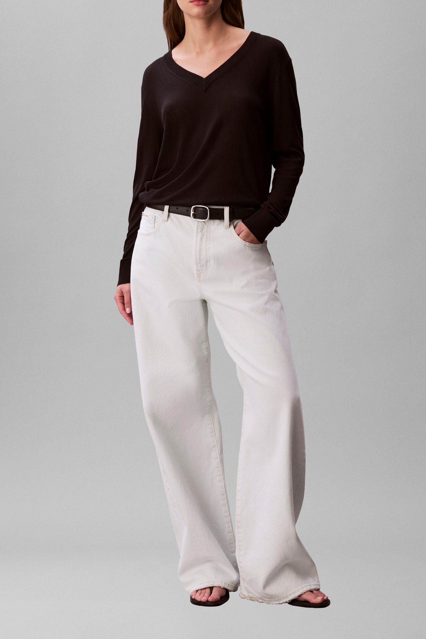 FINE GAUGE VISCOSE V-NECK TOP BLACK 4