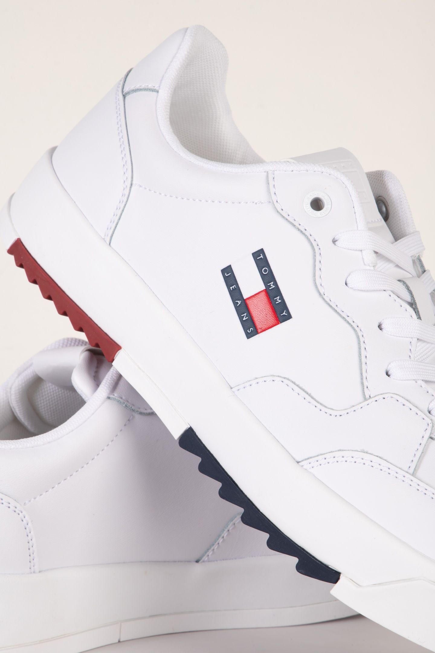 RETRO ESSENTIAL SNEAKERS WHITE 4