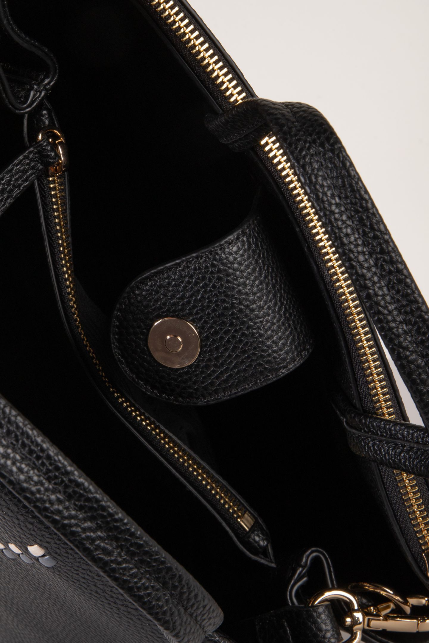 TIMELESS SATCHEL BLACK 5