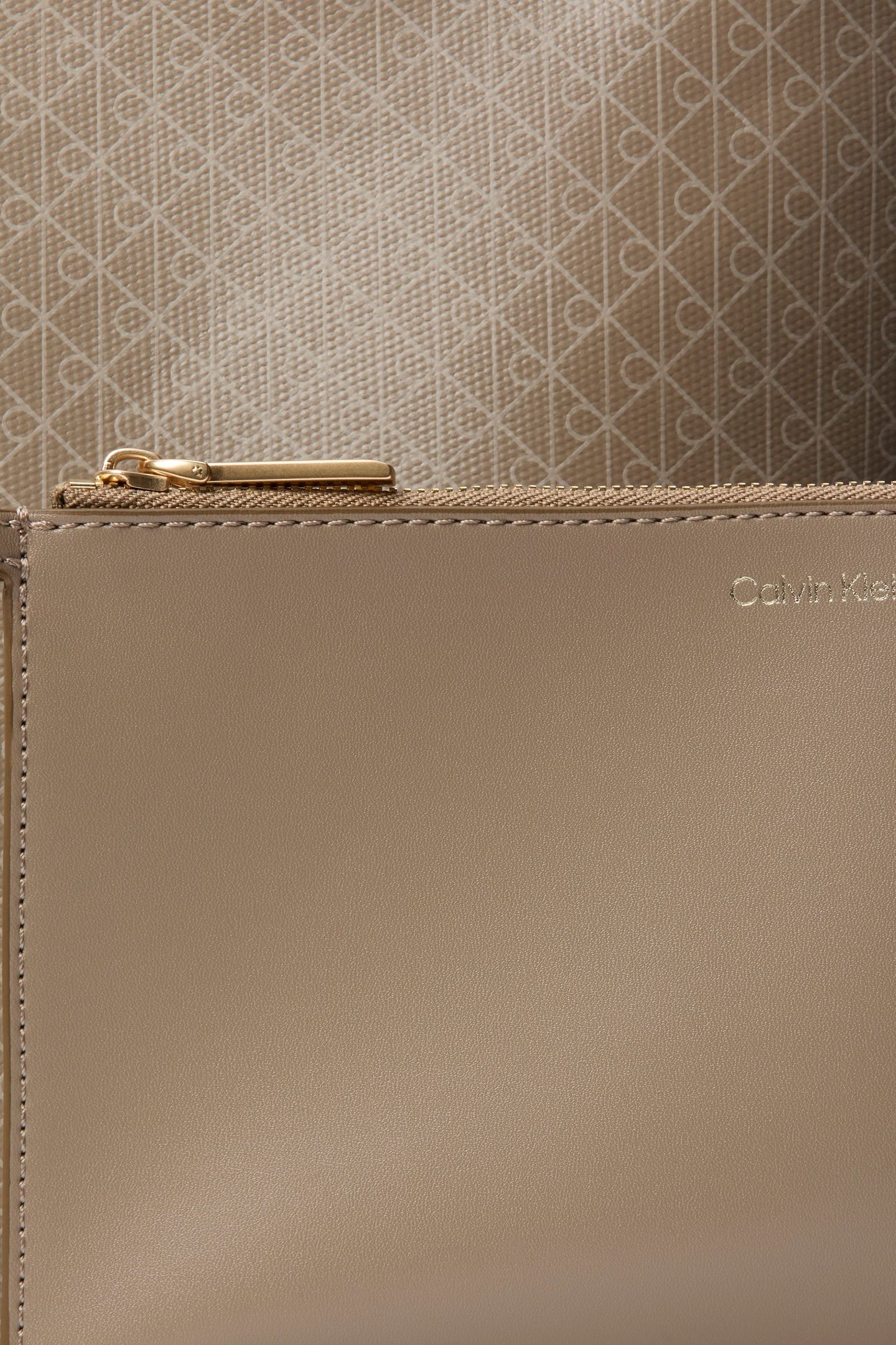 EMBLEM AOP MEDIUM BUCKET BAG DESERT TAUPE AOP 3