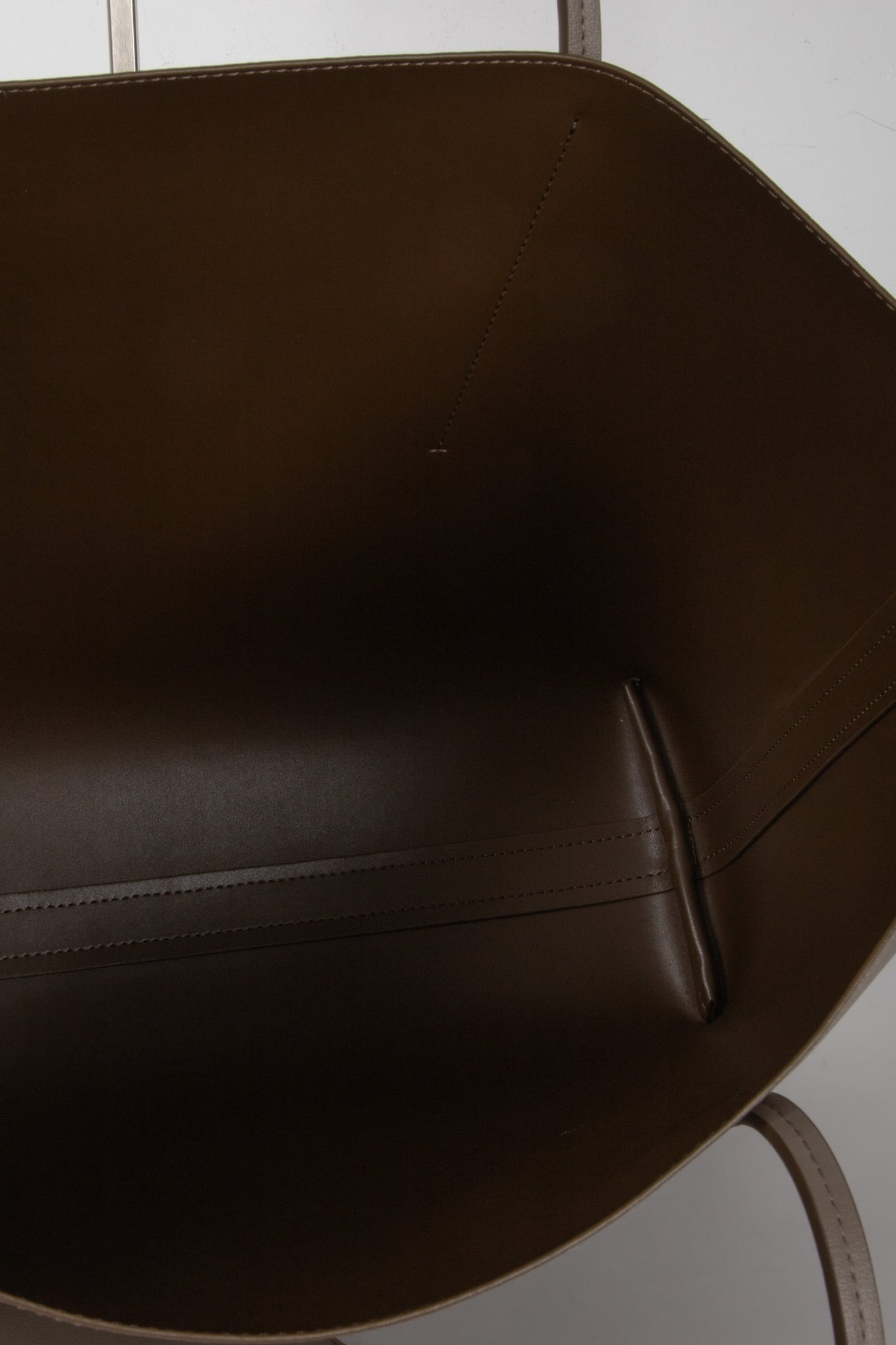 FOIL LOGO TOTE W/POUCH DESERT TAUPE 5