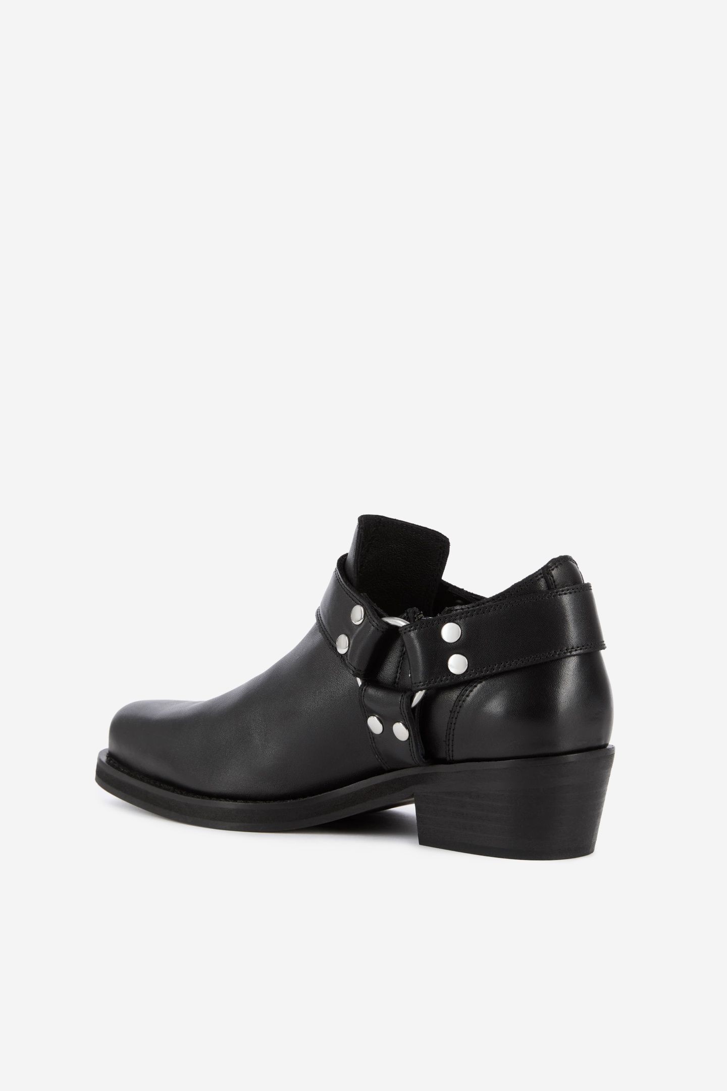 LOW LEATHER ANKLE BOOTS BLACK 2
