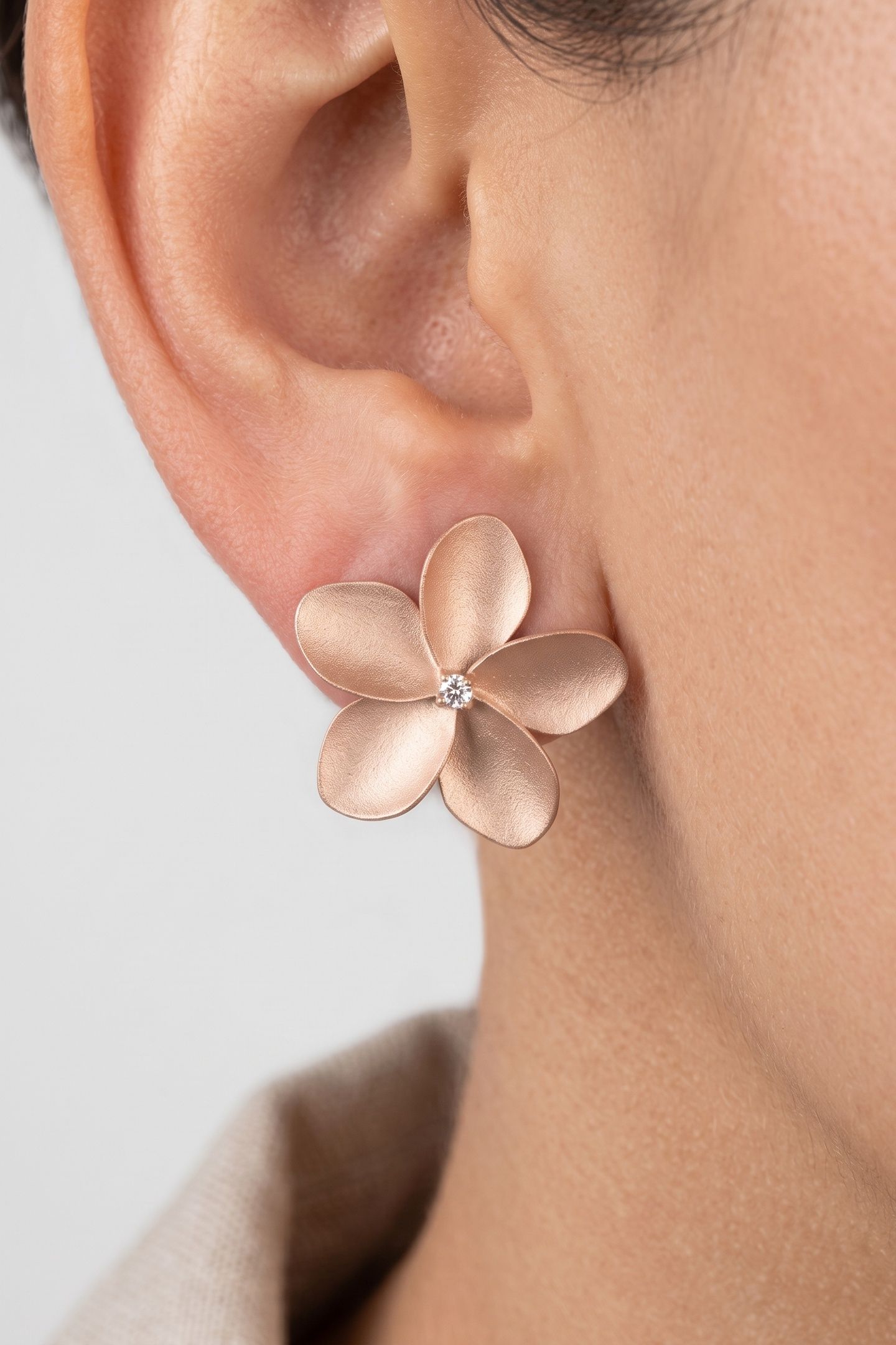 MAHINA CLUB EMPOWHER OHRRINGE ROSEGOLD 1