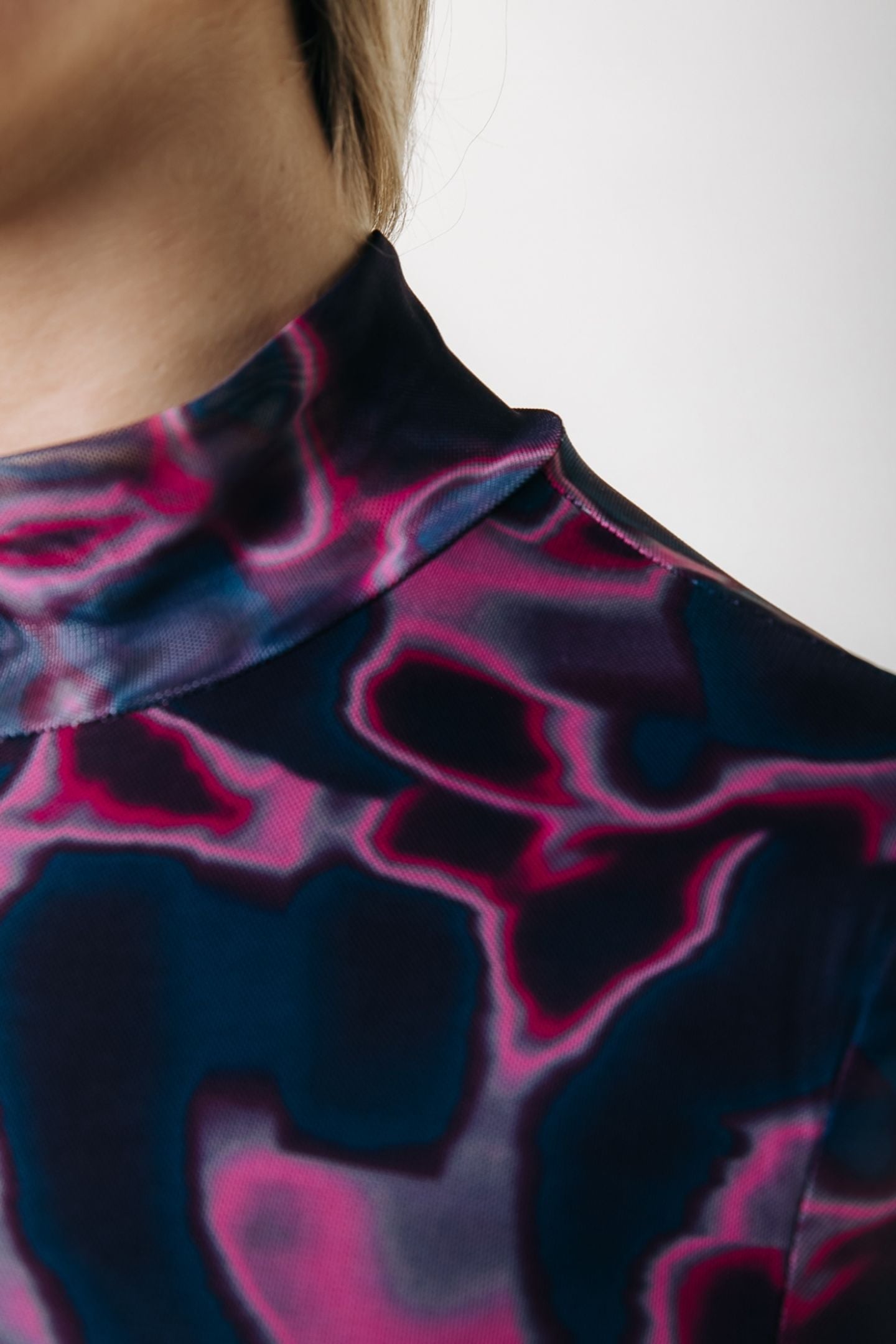 NEYO LIQUID SWIRL MESH TURTLENECK TOP MULTICOLOR 3