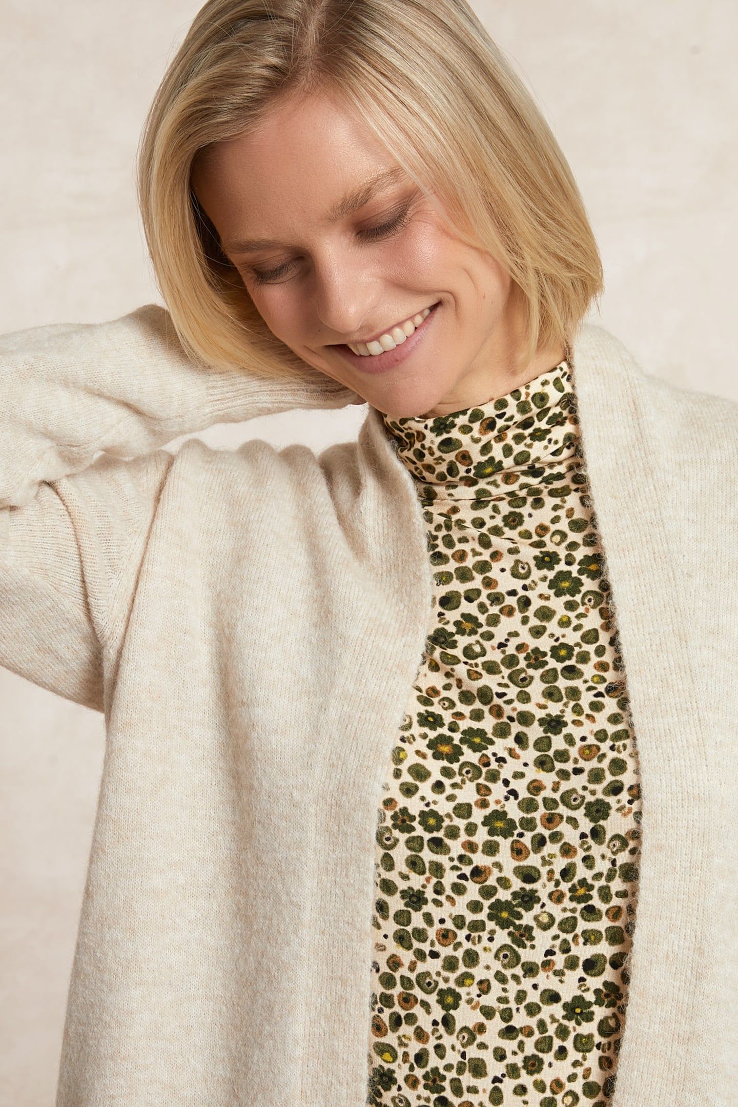 LONG V-NECK JERSEY CARDIGAN APPLIED POCKETS OFF WHITE 4