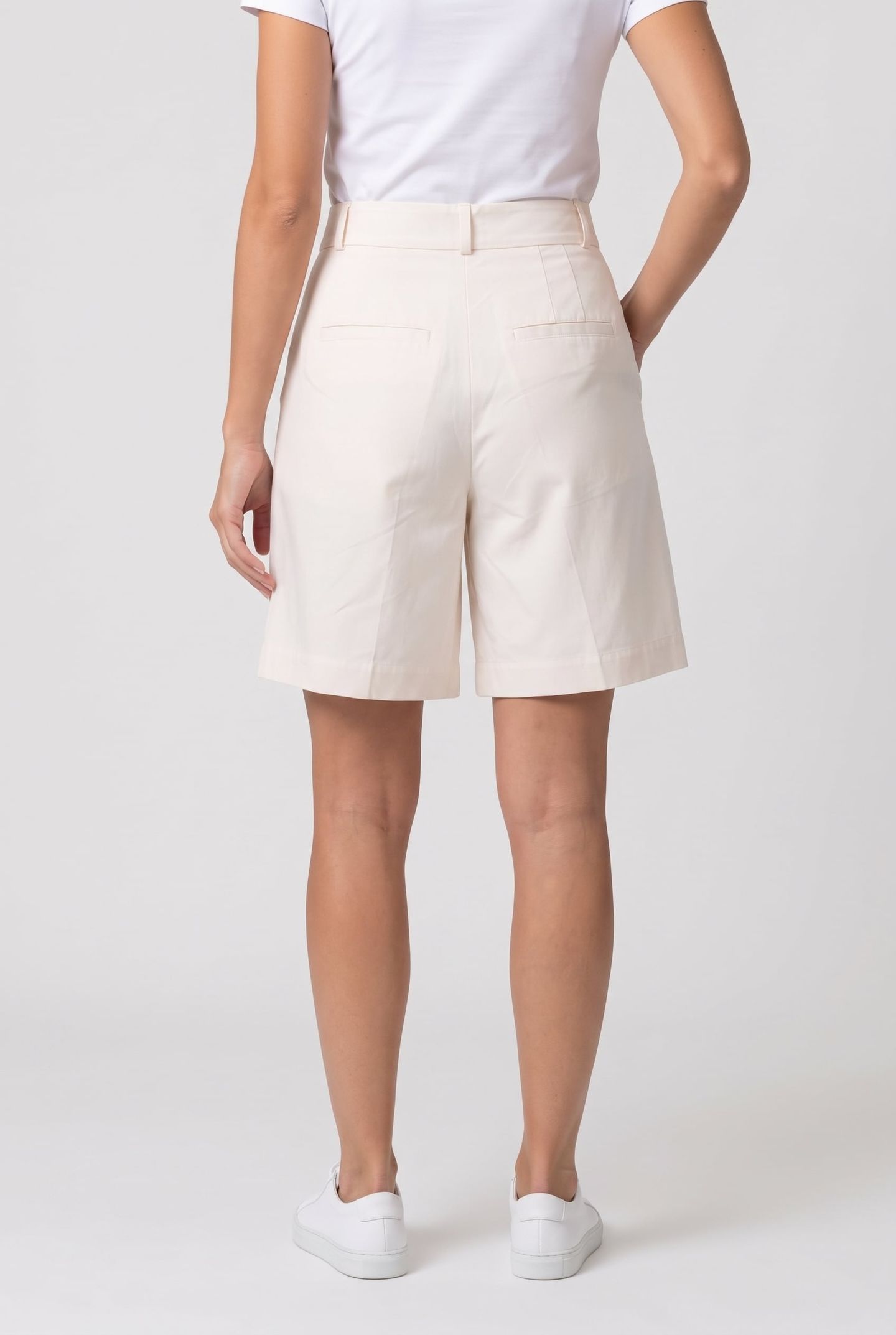 ST EVA SHORTS WHITE 2