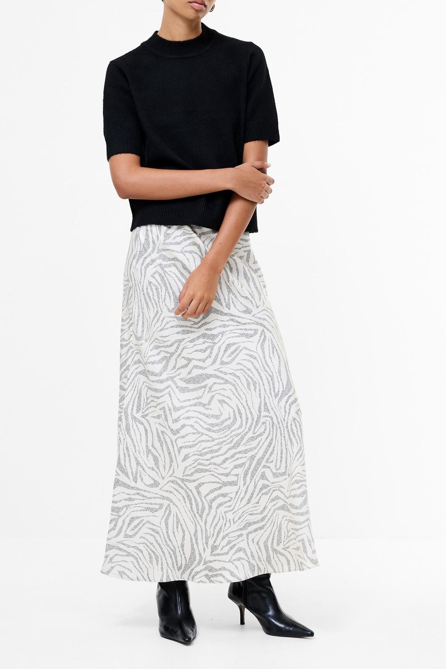 KEZIA S/S MOCK NK TOP BLACK 1