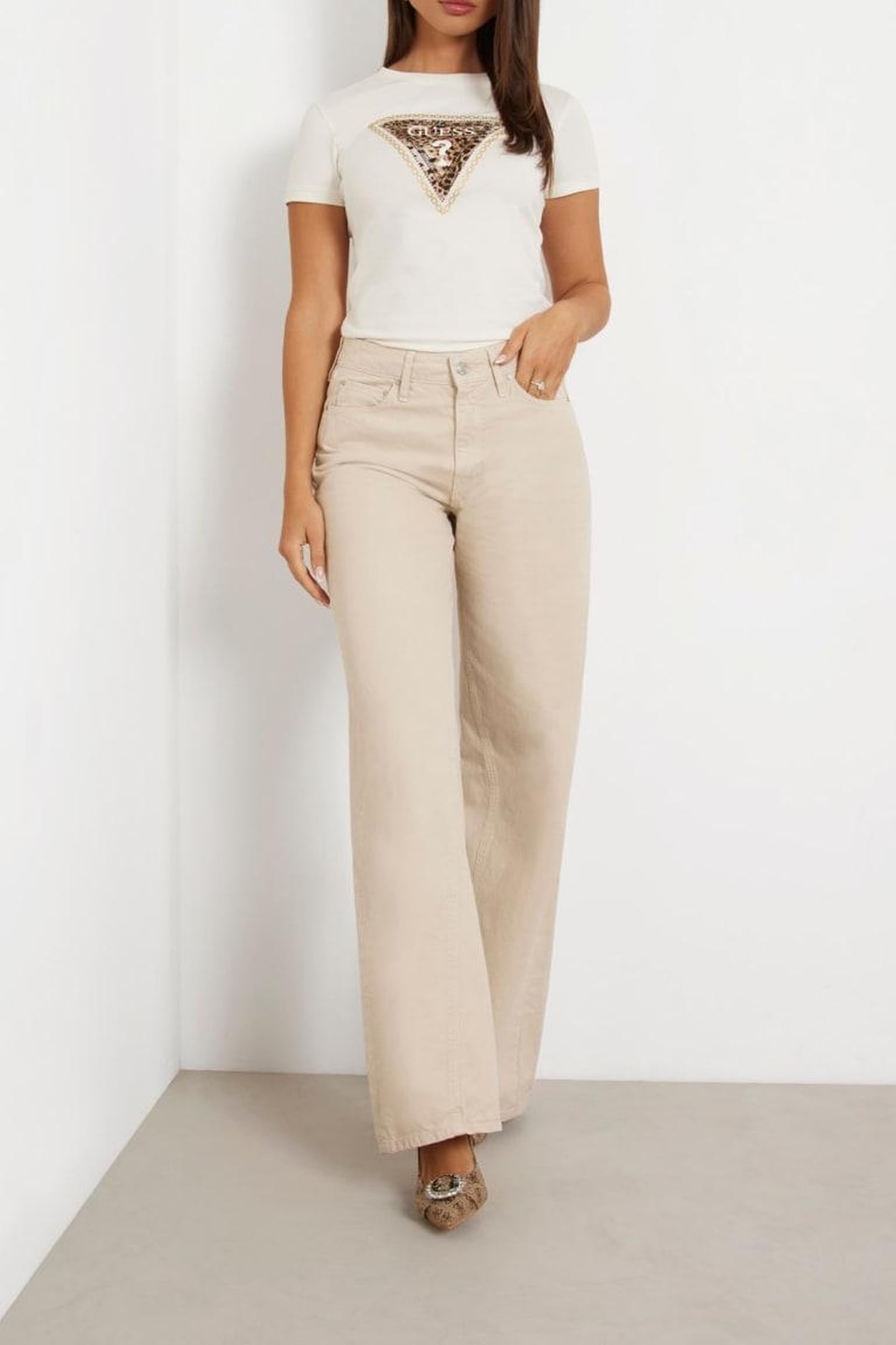 SS CN TRIANGLE LEO T CREAM WHITE 4