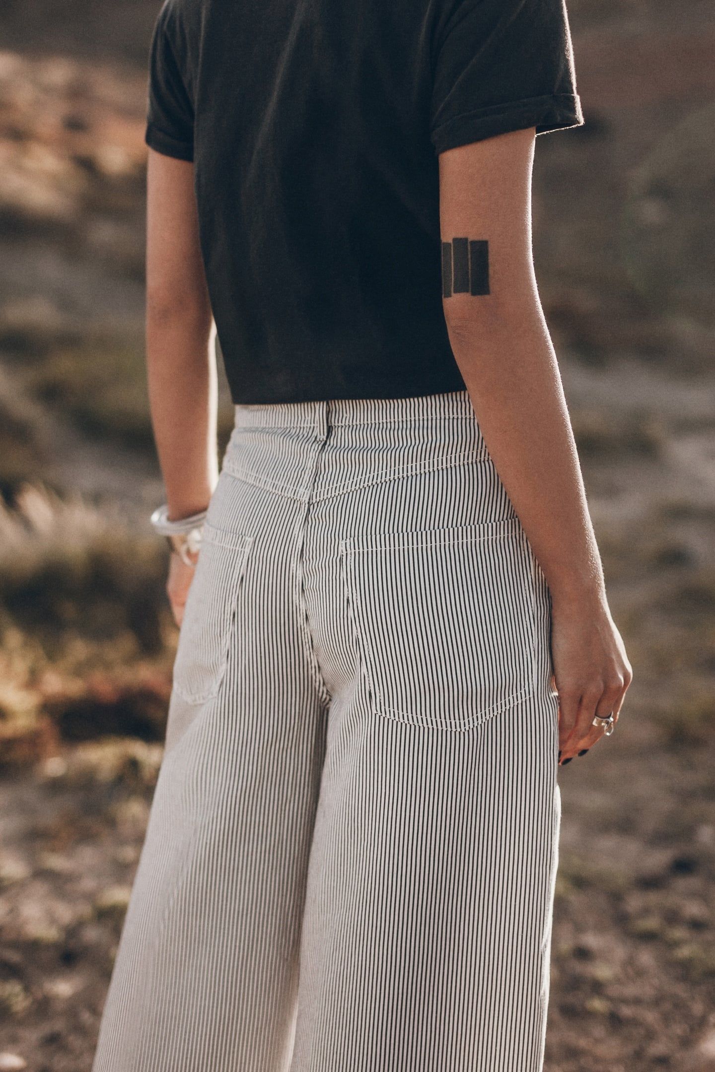 THE STRIPED TIED WAIST PANTS WHITE 3