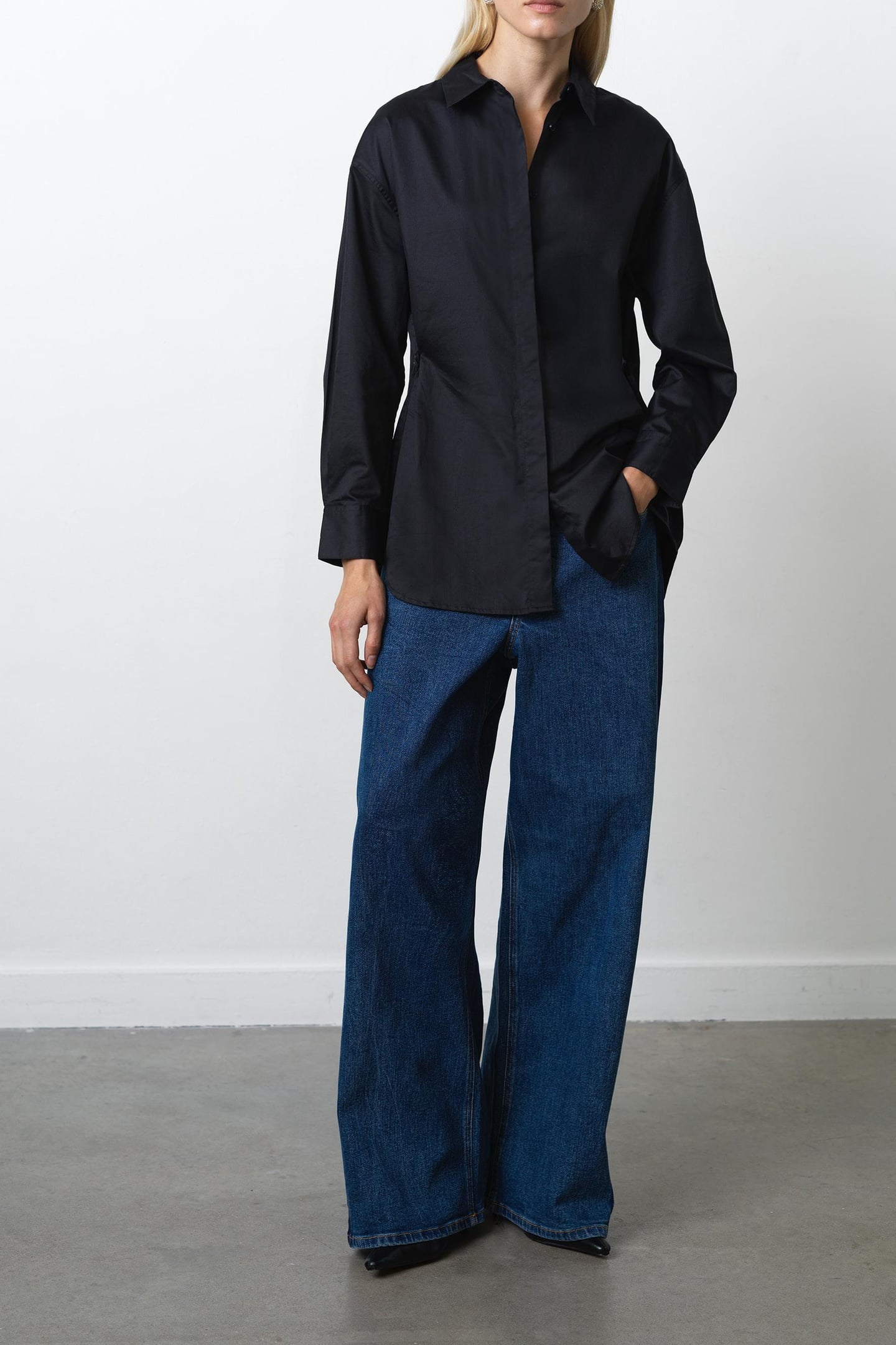 ALEXIS CAMBRIA LS WAISTED SHIR BLACKOUT 1