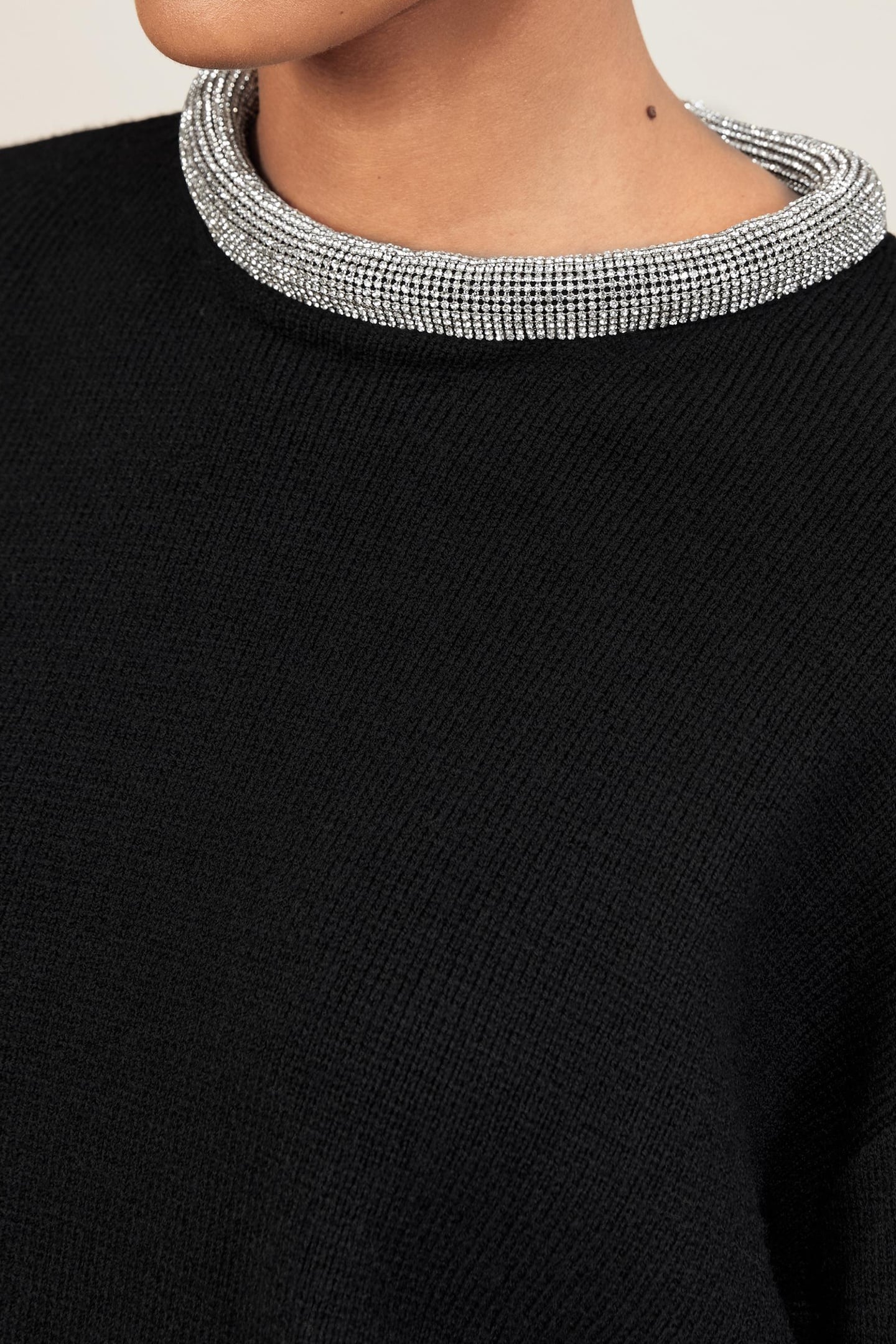 NECKLACE TRIM JUMPER BLACK 4