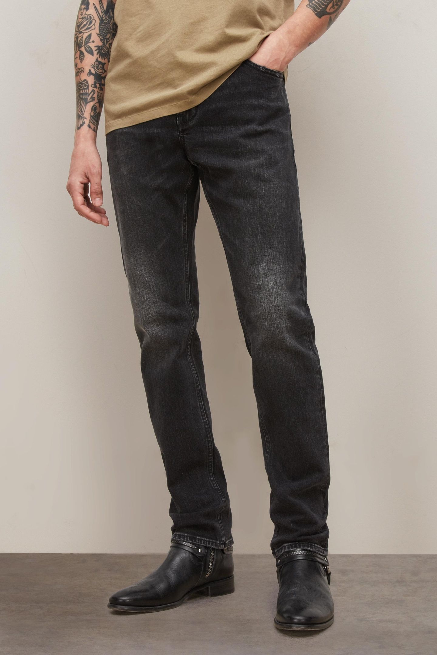 J701 - REGULAR FIT BLACK 1