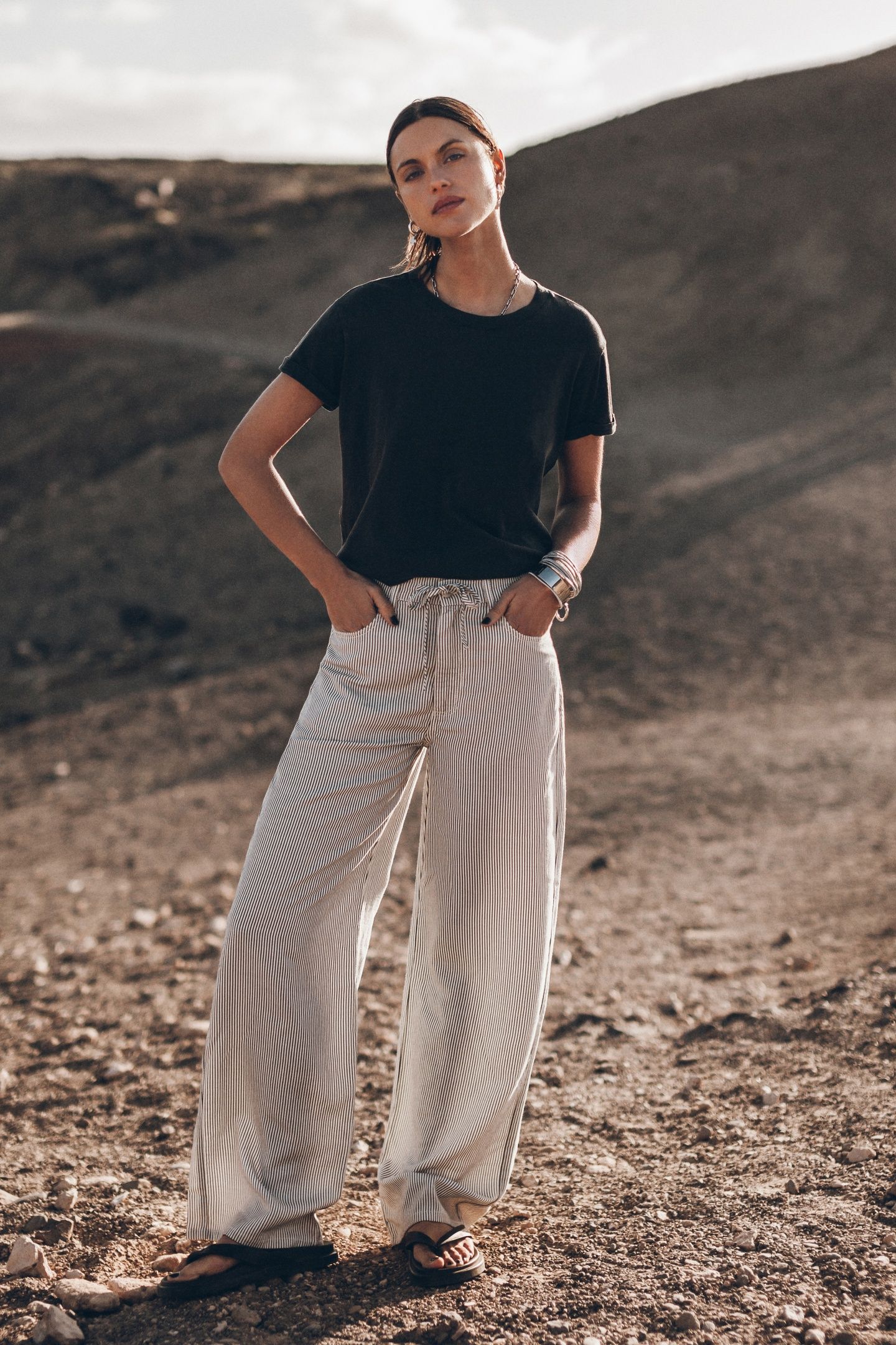 THE STRIPED TIED WAIST PANTS WHITE 1