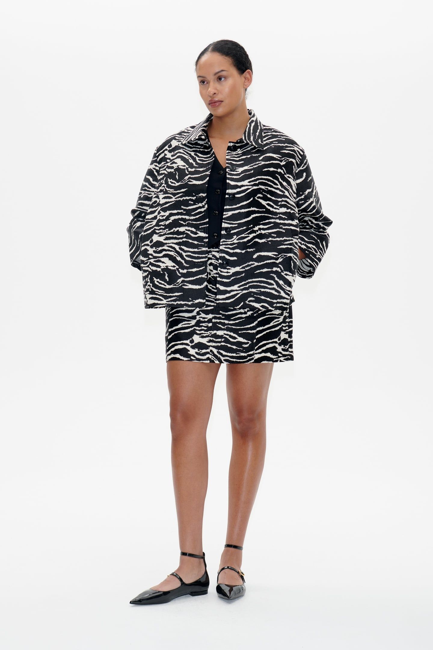 BESSIE JACKET BLACK WHISPER ZEBRA 2