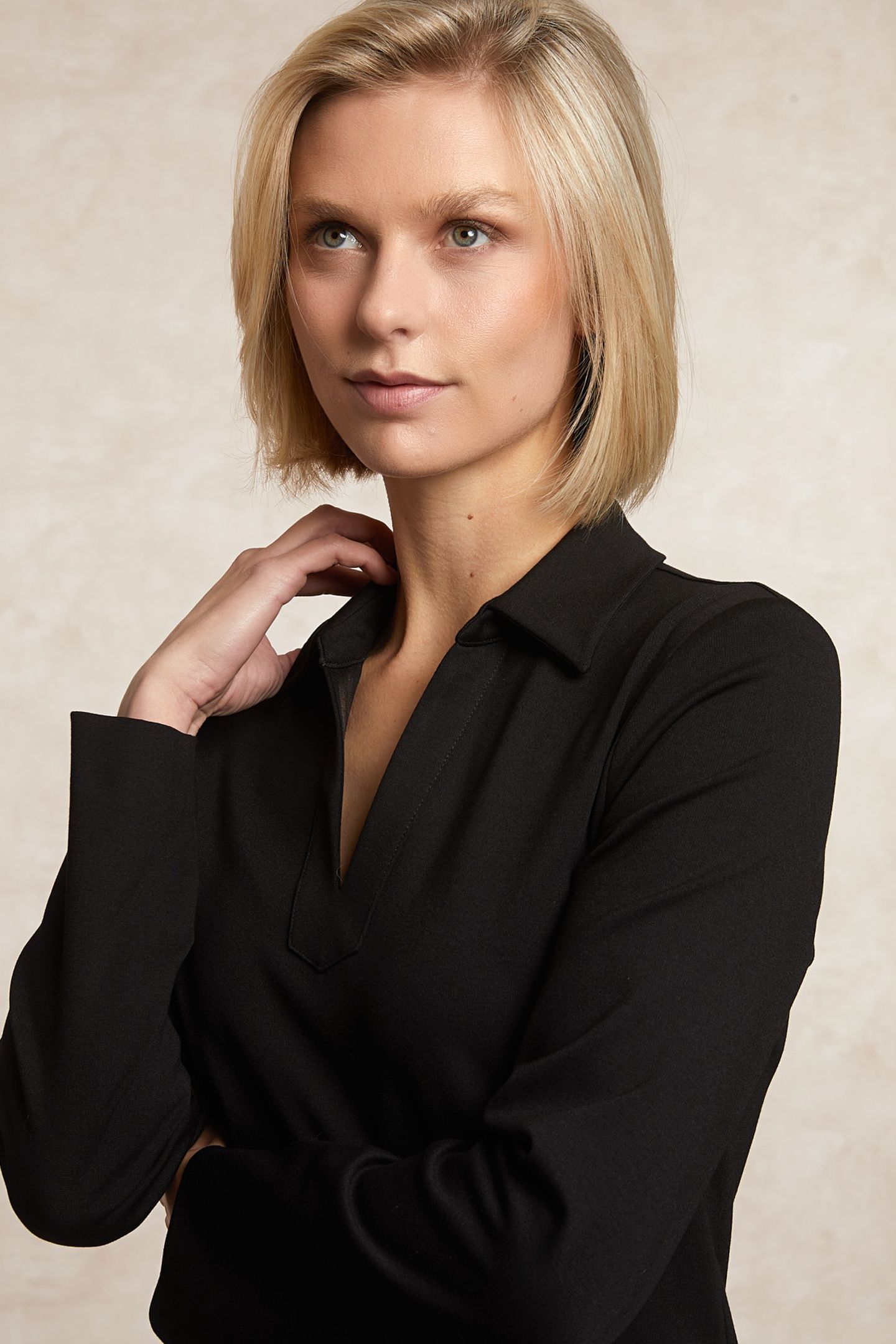 SHORT V-NECK DRESS APPLIED POCKETS BLACK BLACK 3