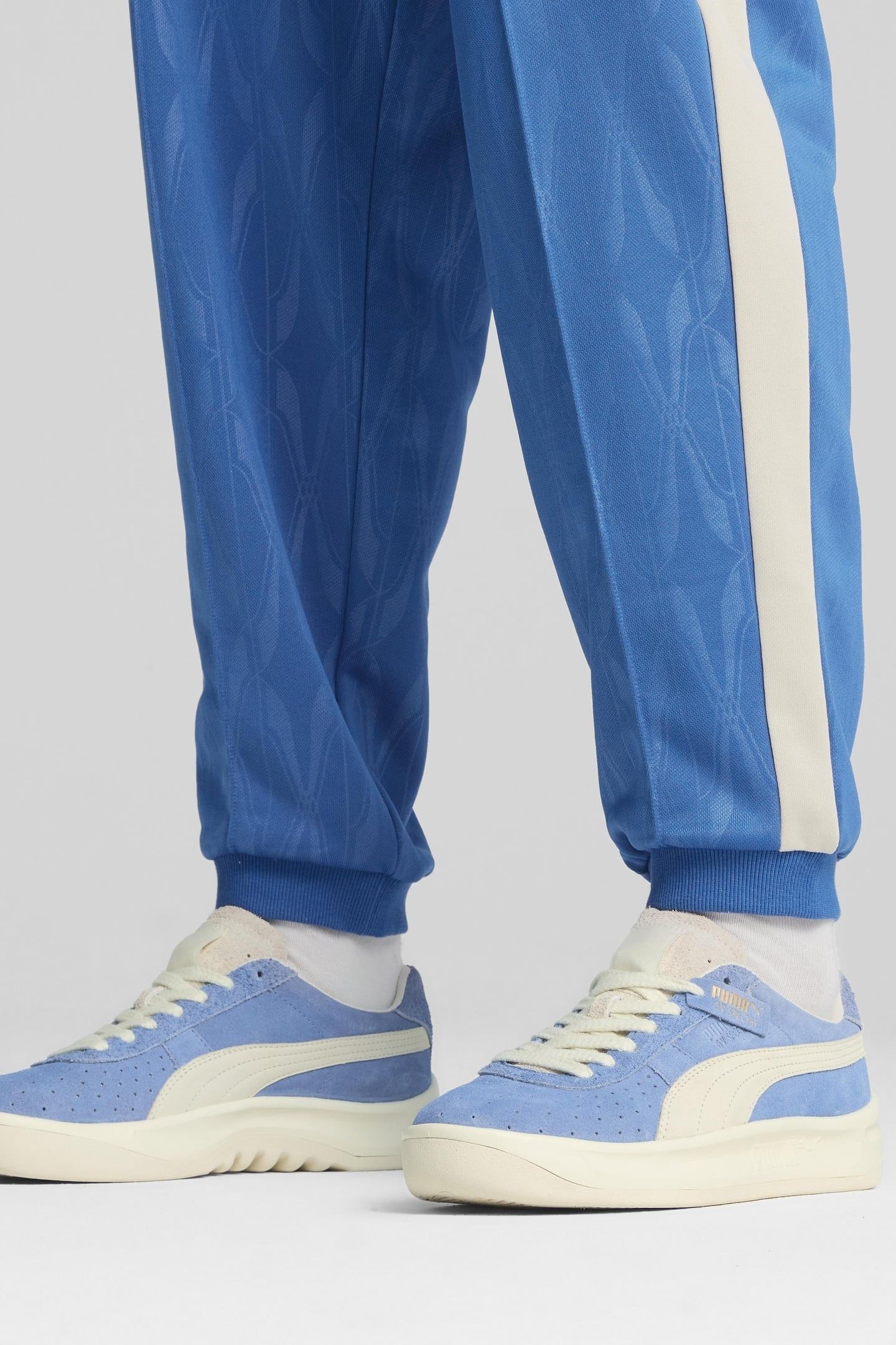 UNISEX GV SPECIAL SUEDE BLUE SKIES-FROSTED IVORY 2