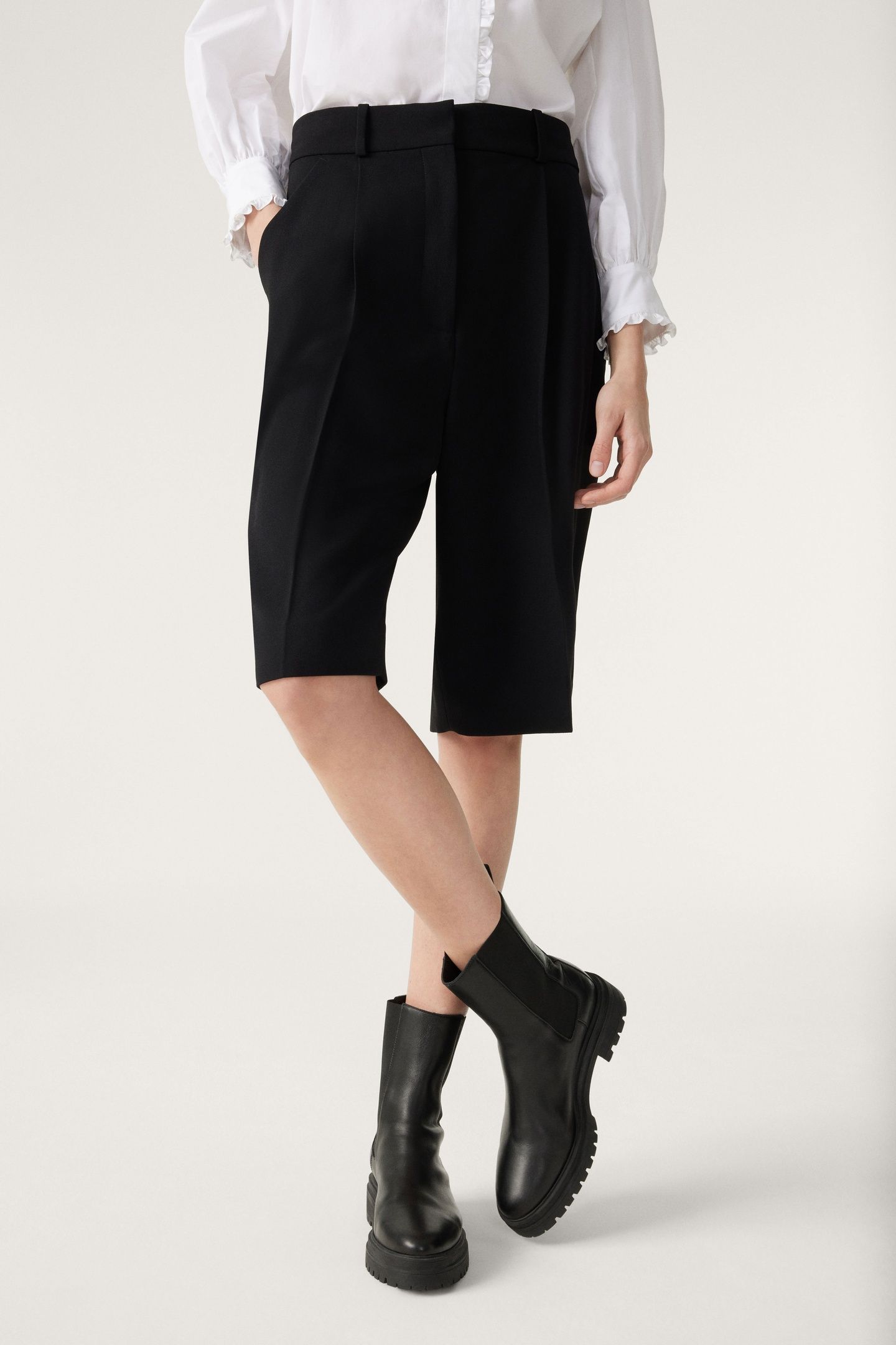 BERMUDA SHORT BLACK 4