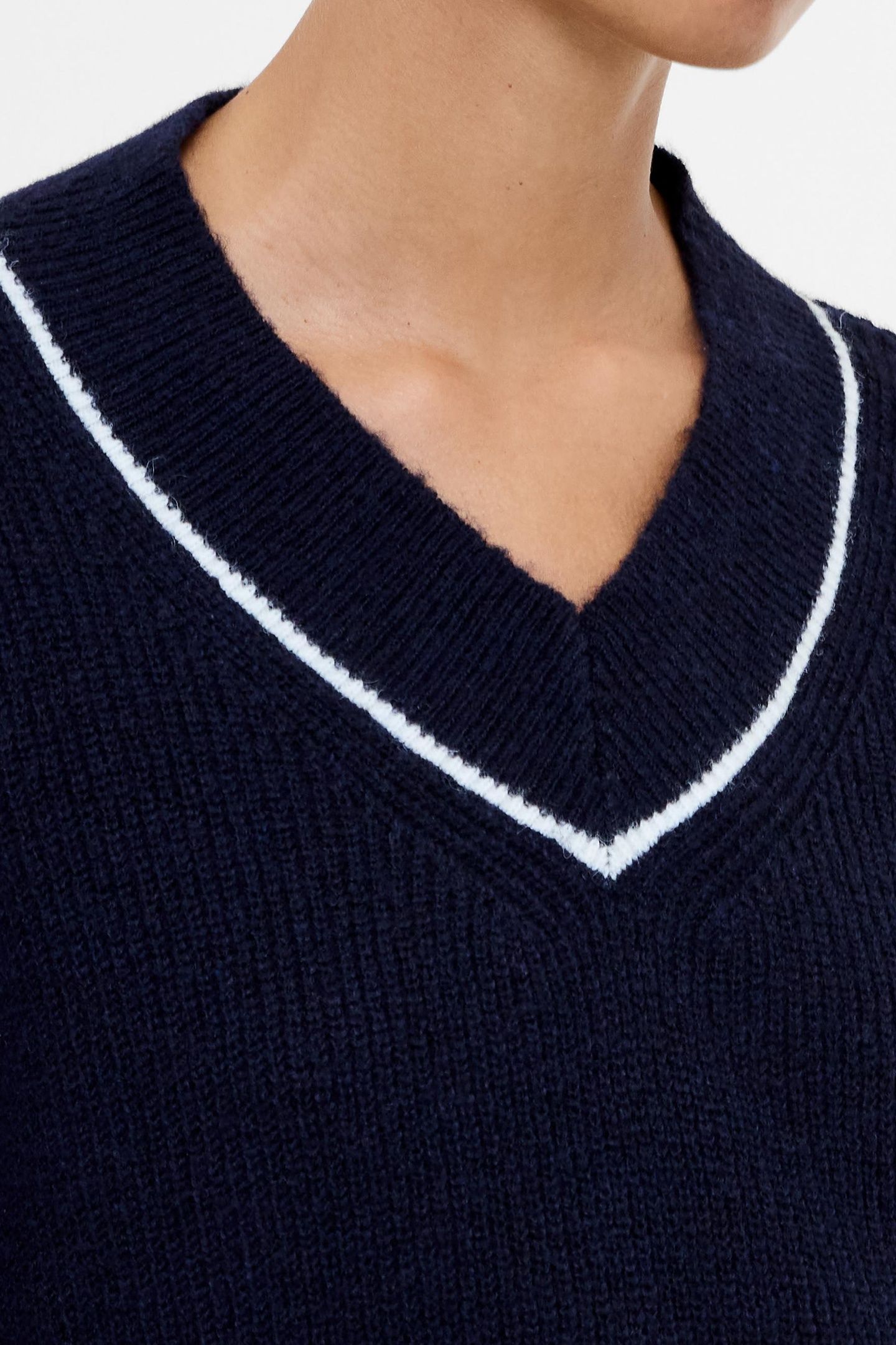 KEZIA VERTICAL V NK JUMPER NAVY/W.WHITE 3