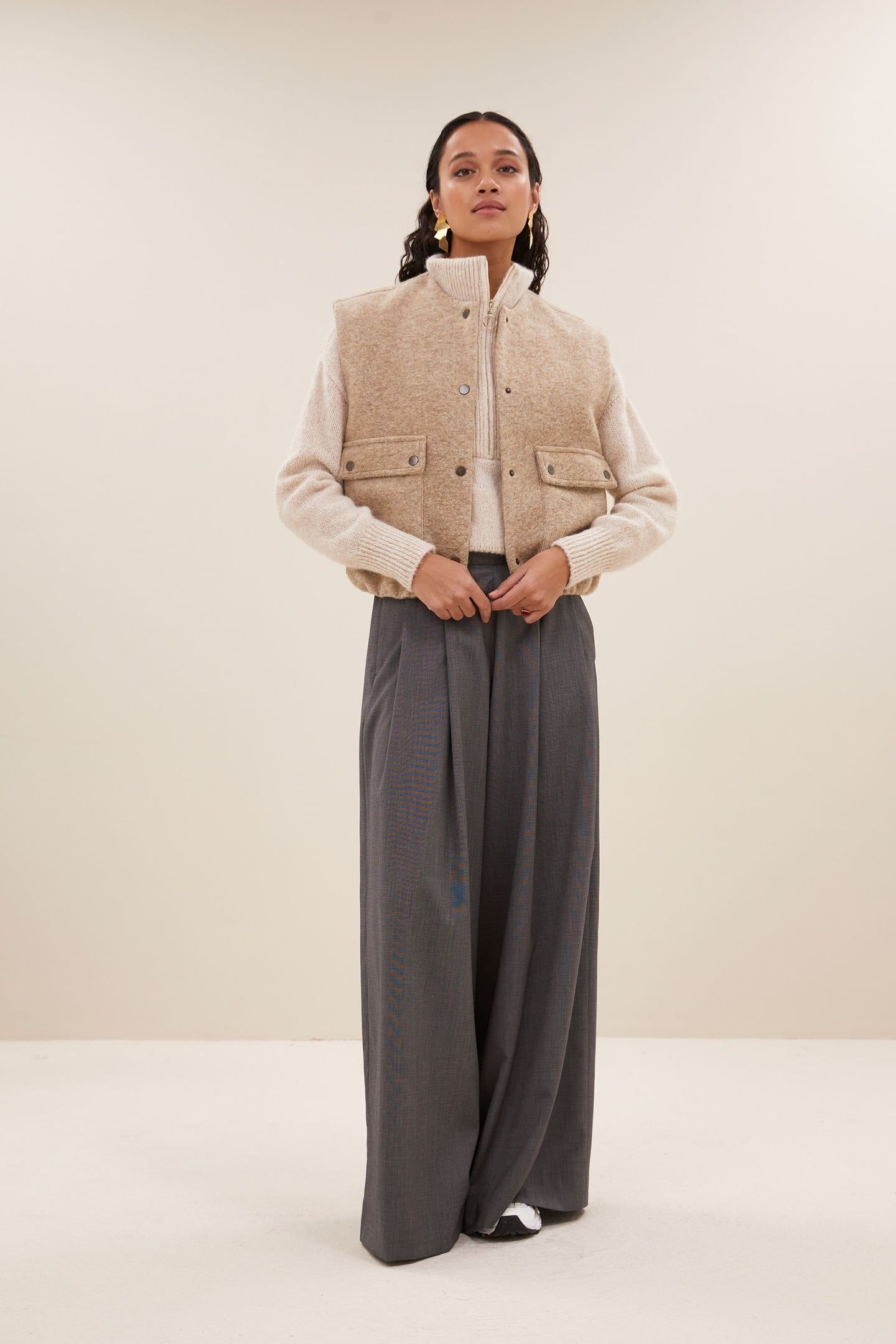 MAGGIE SLEEVELESS JACKET DARK SAND 4