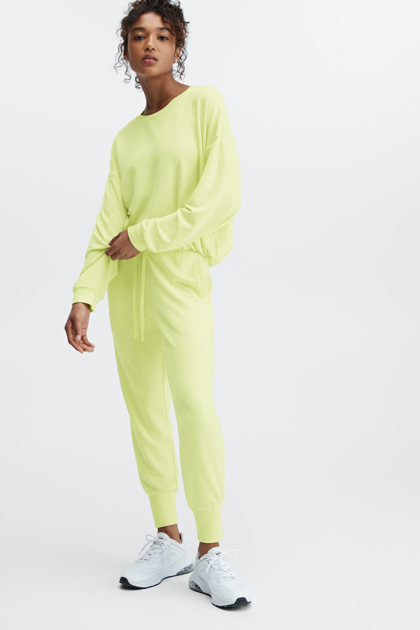 LUXE JOGGER LEMON CRÈME 2