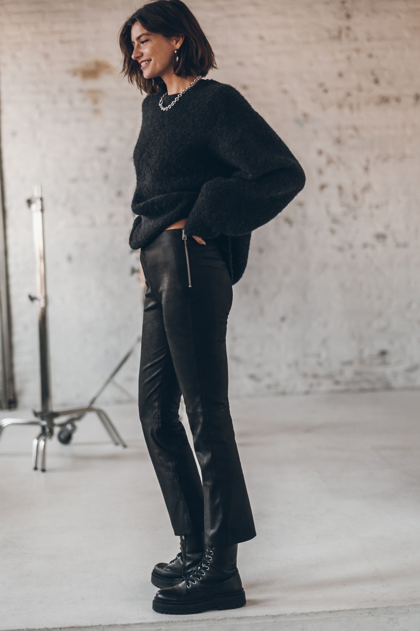 THE BLACK CROPPED LEATHER PANTS BLACK 3