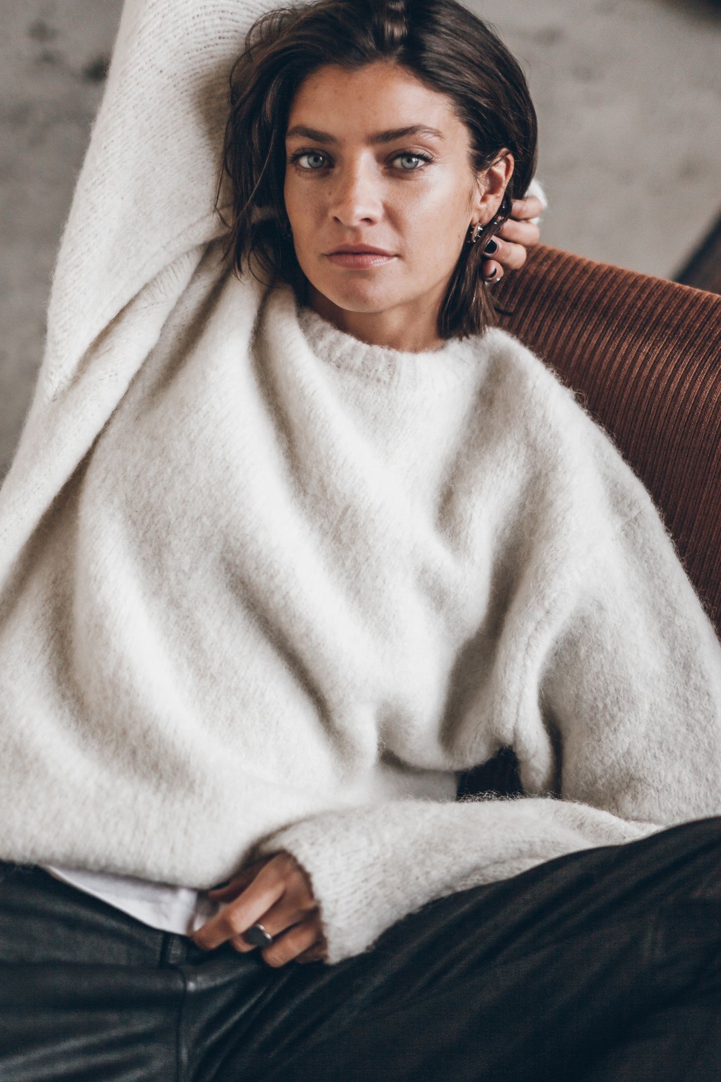 THE ECRU FLUFFY ALPACA KNIT SWEATER ECRU 2
