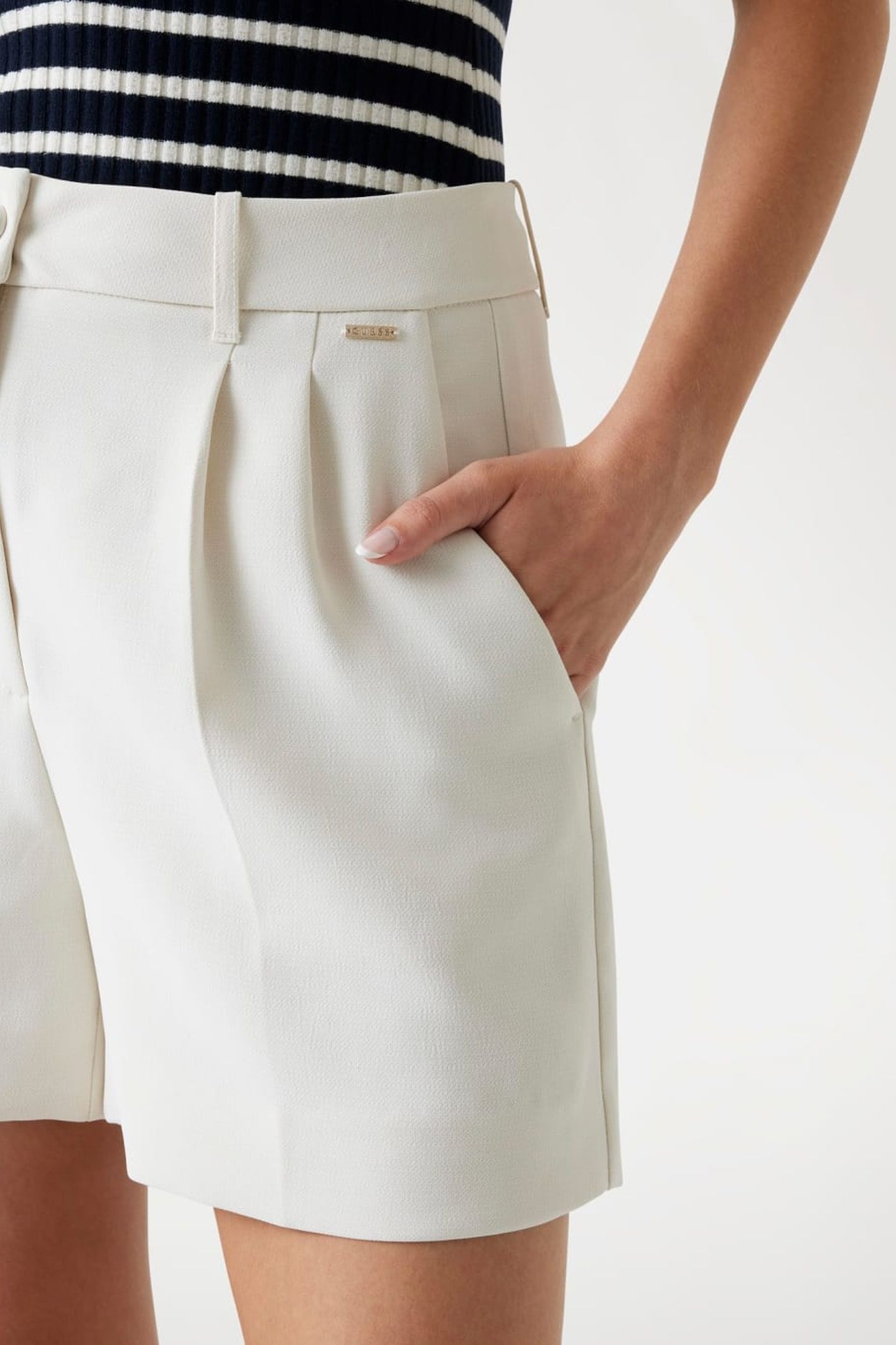 THEOLINE PLEATS PERF CREAM WHITE 10