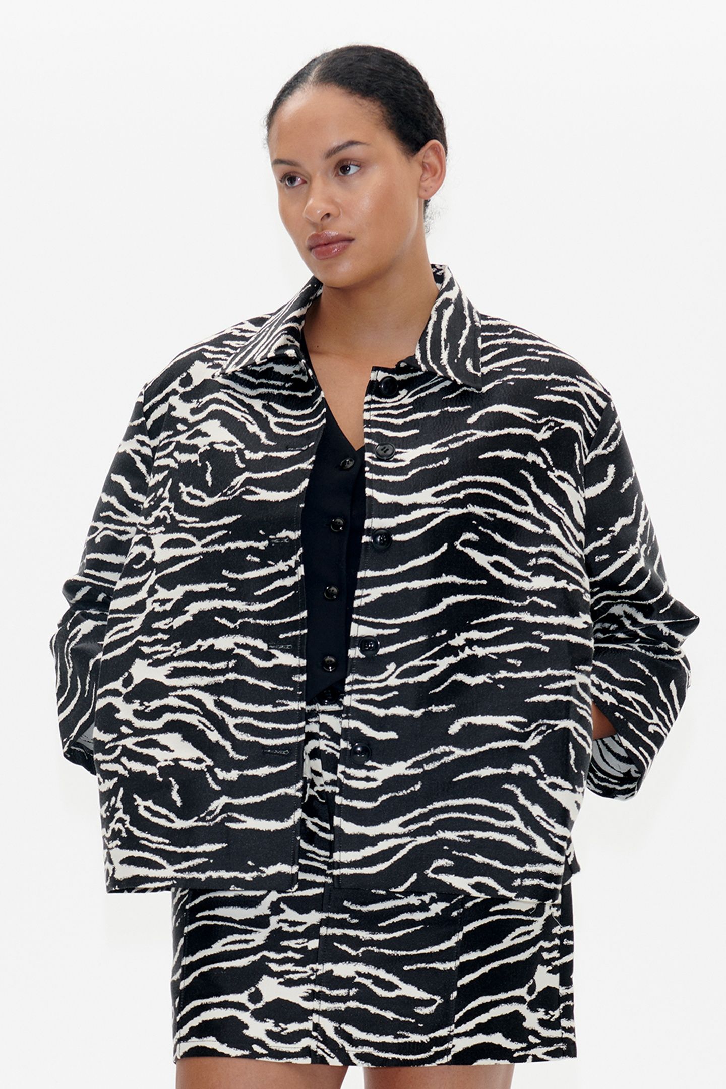 BESSIE JACKET BLACK WHISPER ZEBRA 1