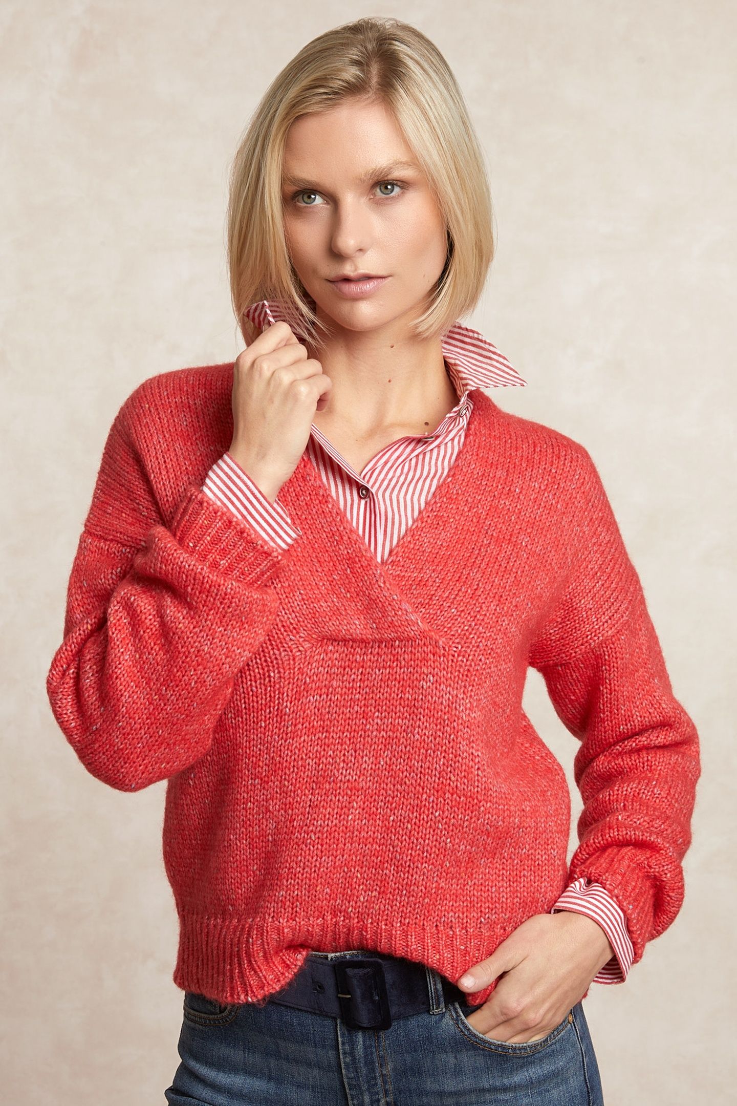 WOOLEN V-NECK SWEATER RED 3