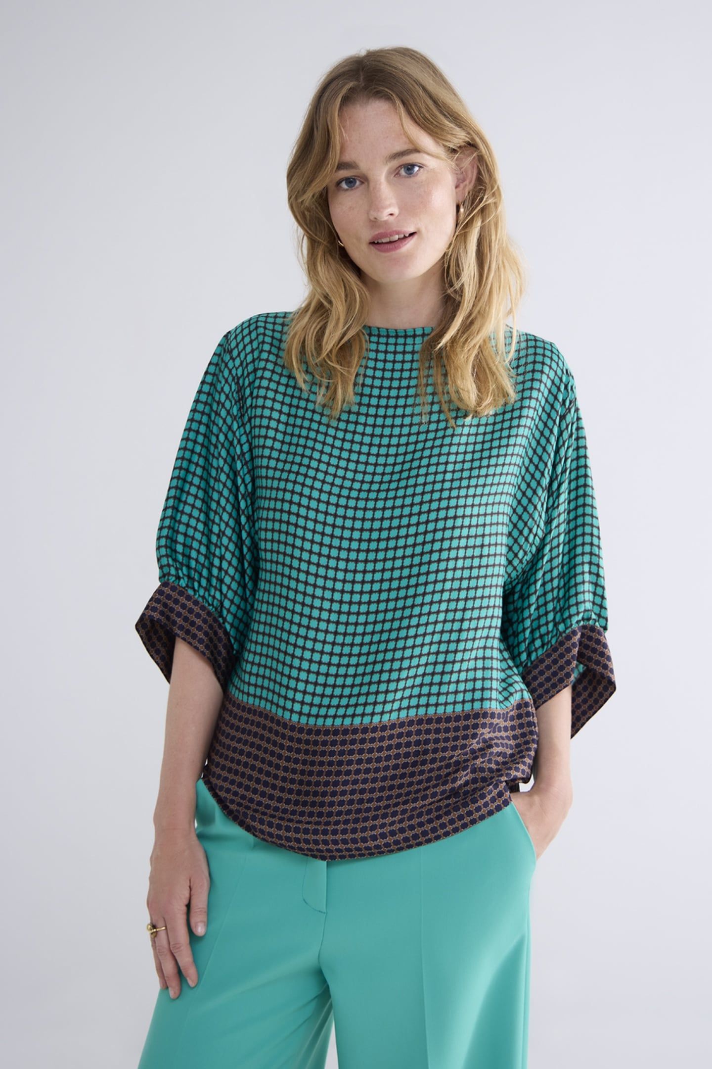 TOP BORDER PRINT PEACOCK 1