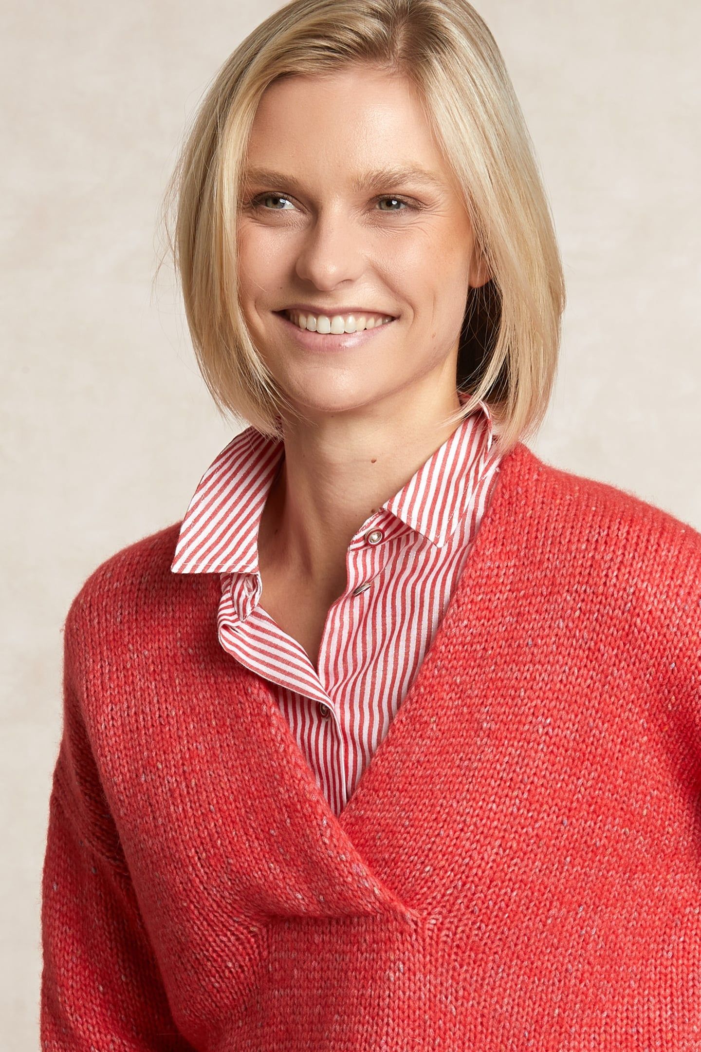 WOOLEN V-NECK SWEATER RED 4