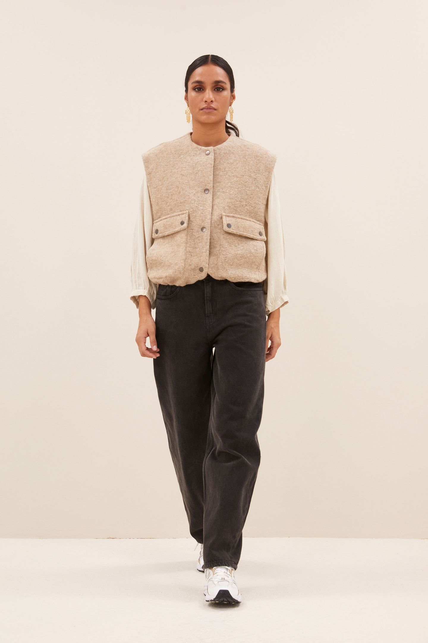MAGGIE SLEEVELESS JACKET DARK SAND 3