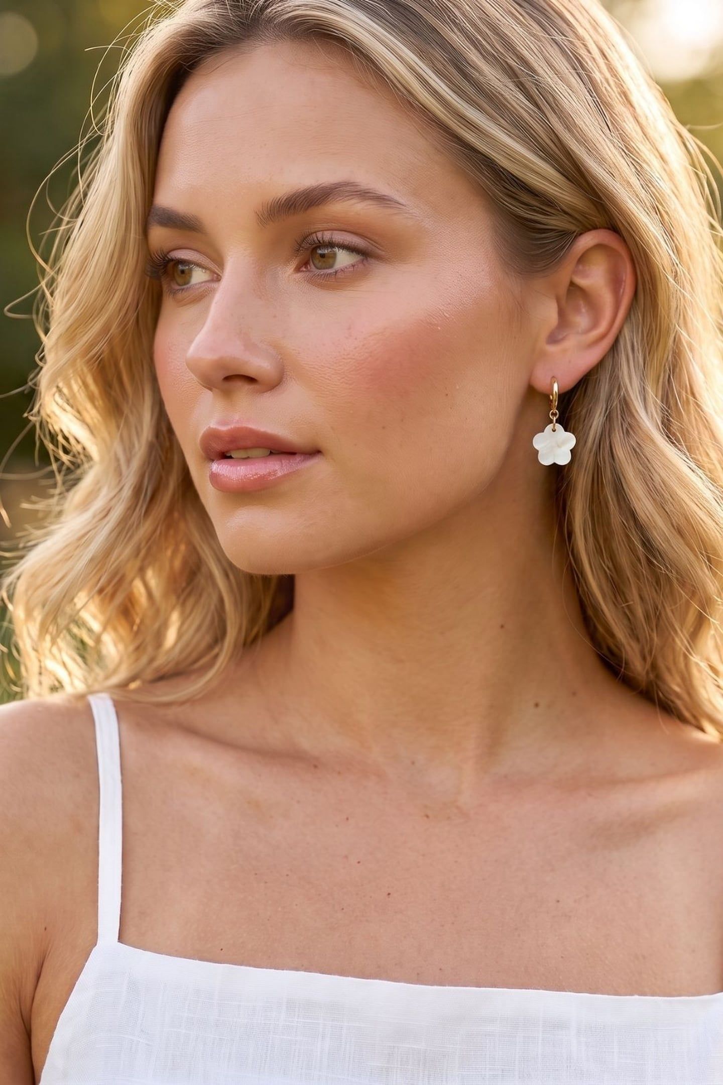 FLOWER SHELL EARRINGS WHITE 4