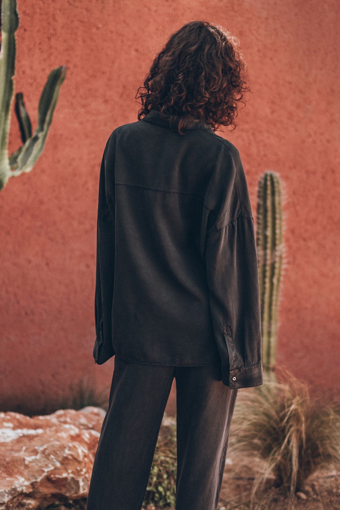 THE BLACK BREEZY SHIRT BLACK 2