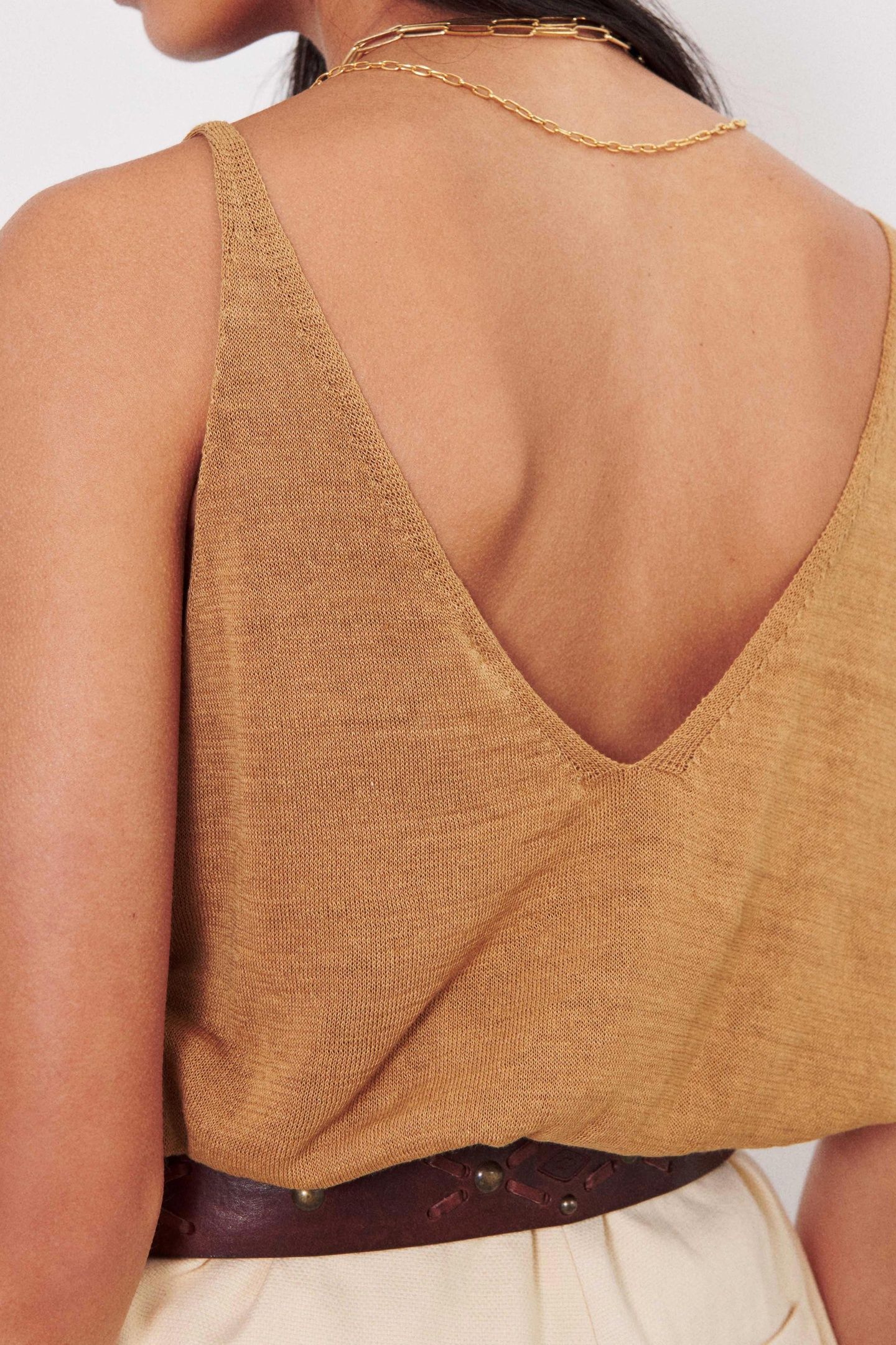 SLEEVELESS KNIT CARAMEL 2