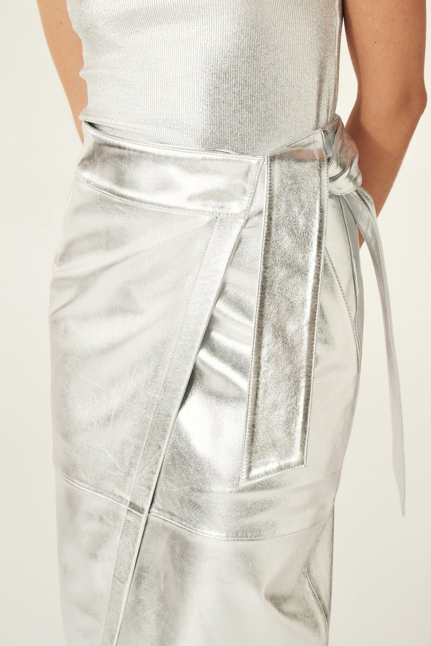MID-LENGTH SKIRT SILVER 3