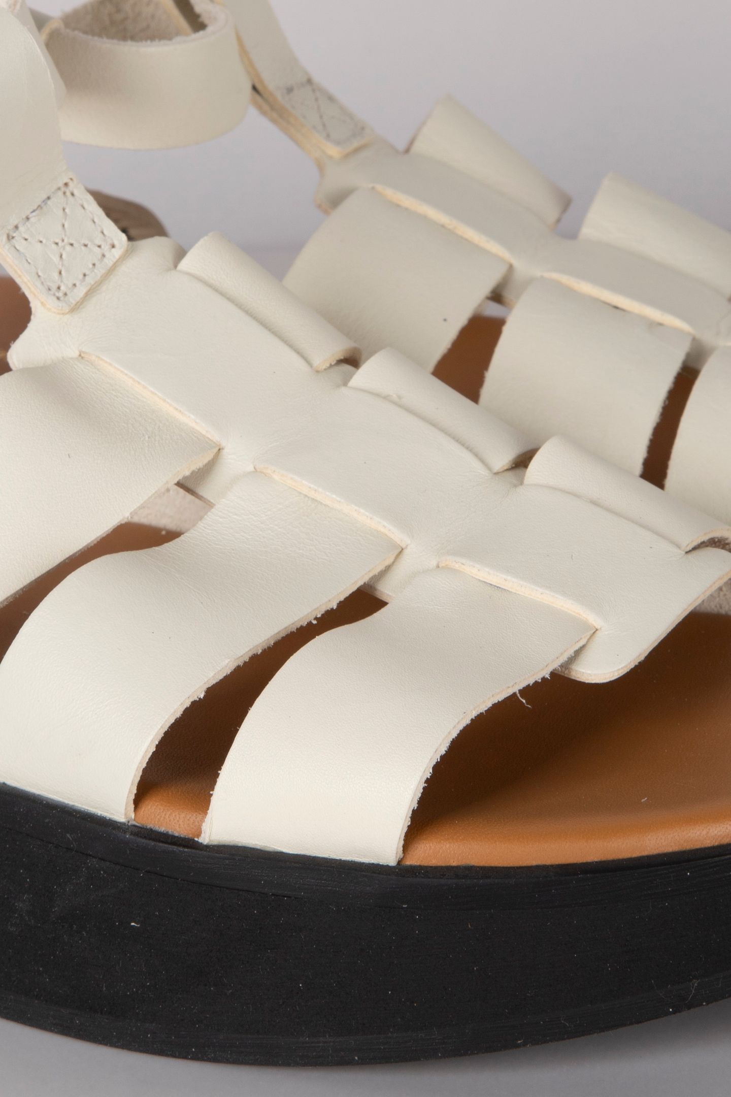 PAULETTE SUMMER FLAT WHITE 3