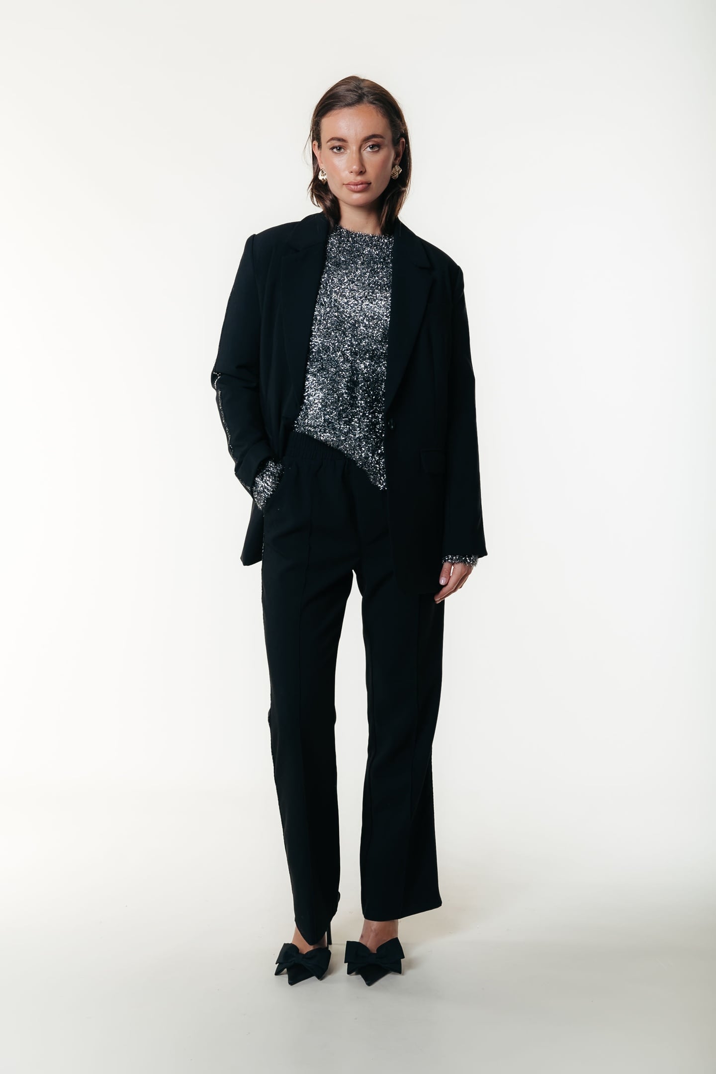 JIBY PINTUCK GLITTER TAPE STRAIGHT PANTS BLACK 2