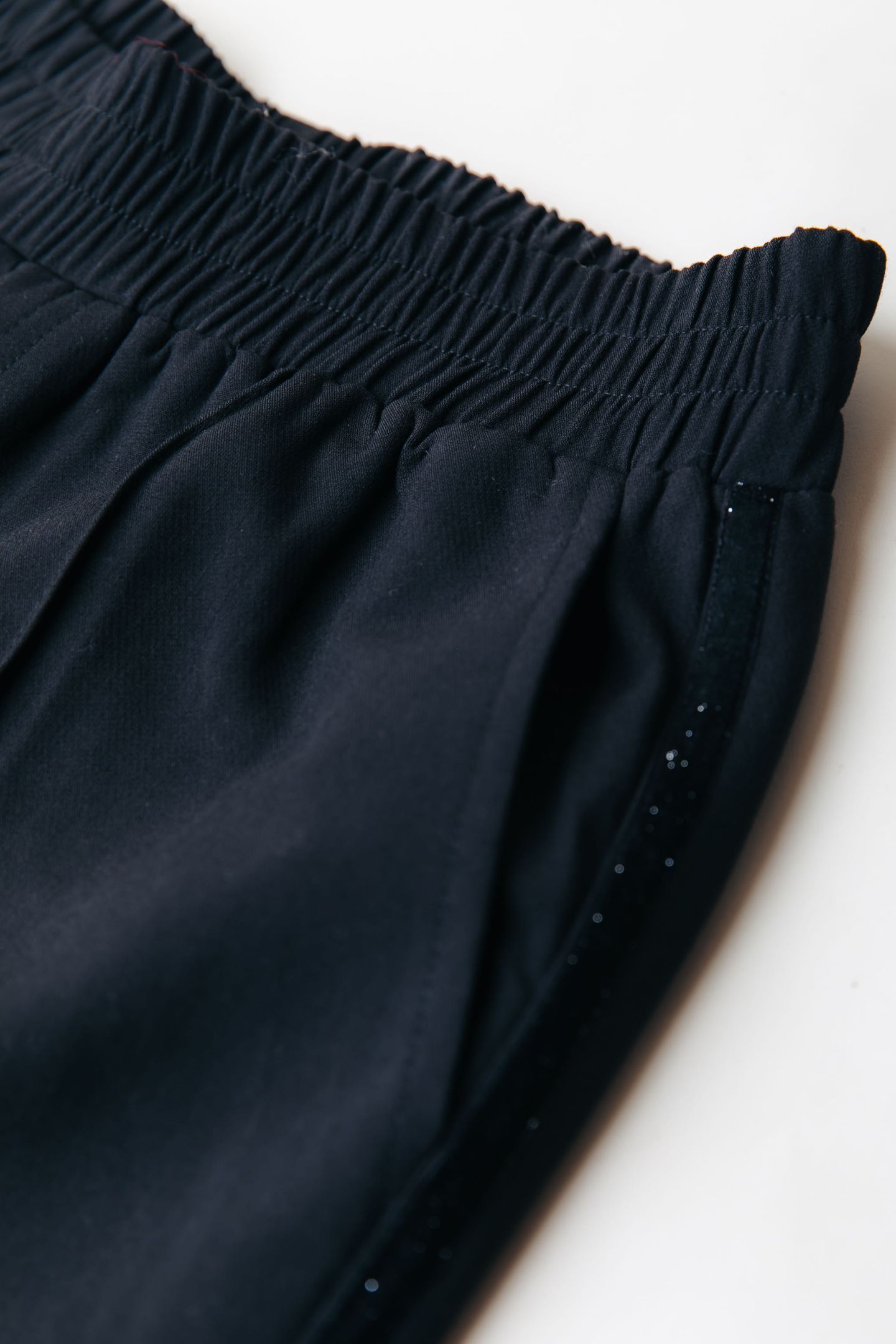 JIBY PINTUCK GLITTER TAPE STRAIGHT PANTS BLACK 5