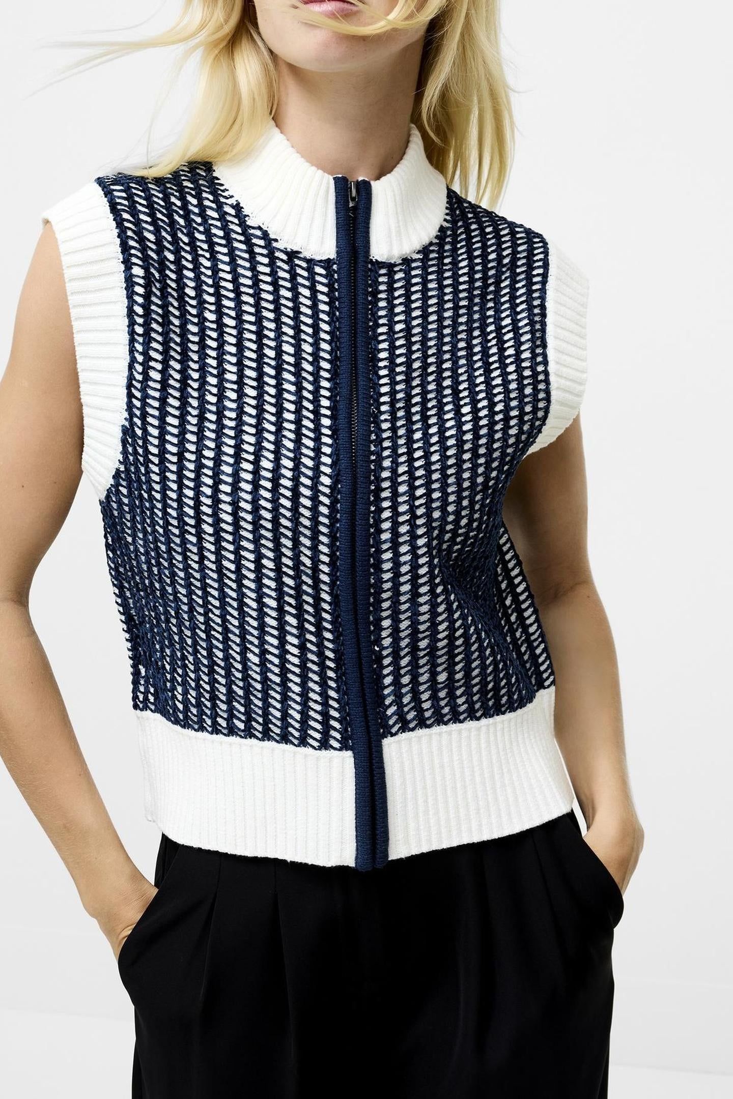 KLARA SLVLSS JUMPER NAVY WINTER WHITE 1