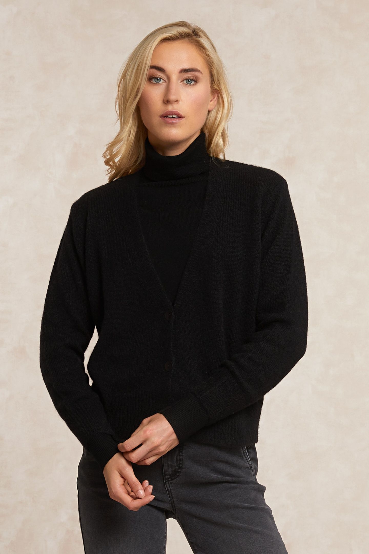 BUTTONED ALPACA V-NECK CARDIGAN BLACK 3